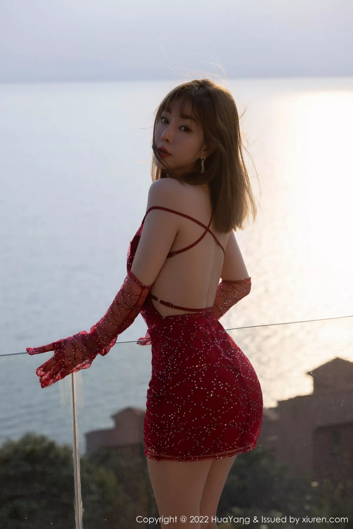 秀人集.com_[HuaYang花漾]Vol.506_女神王雨纯大理旅拍红色吊带短裙配黑色丁字裤秀翘臀诱惑写真52P