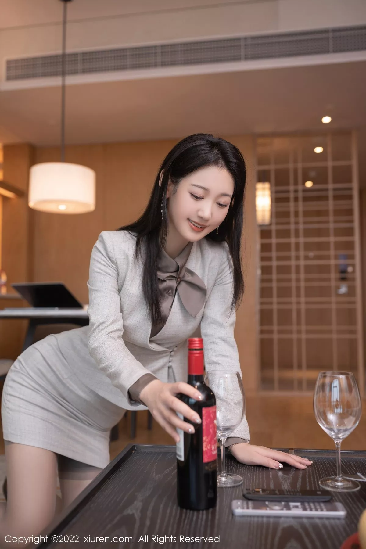 秀人集.com_[XiuRen秀人网]No.5238_模特唐安琪广州-云南旅拍脱职业装露性感蕾丝内衣撩人诱惑写真84P