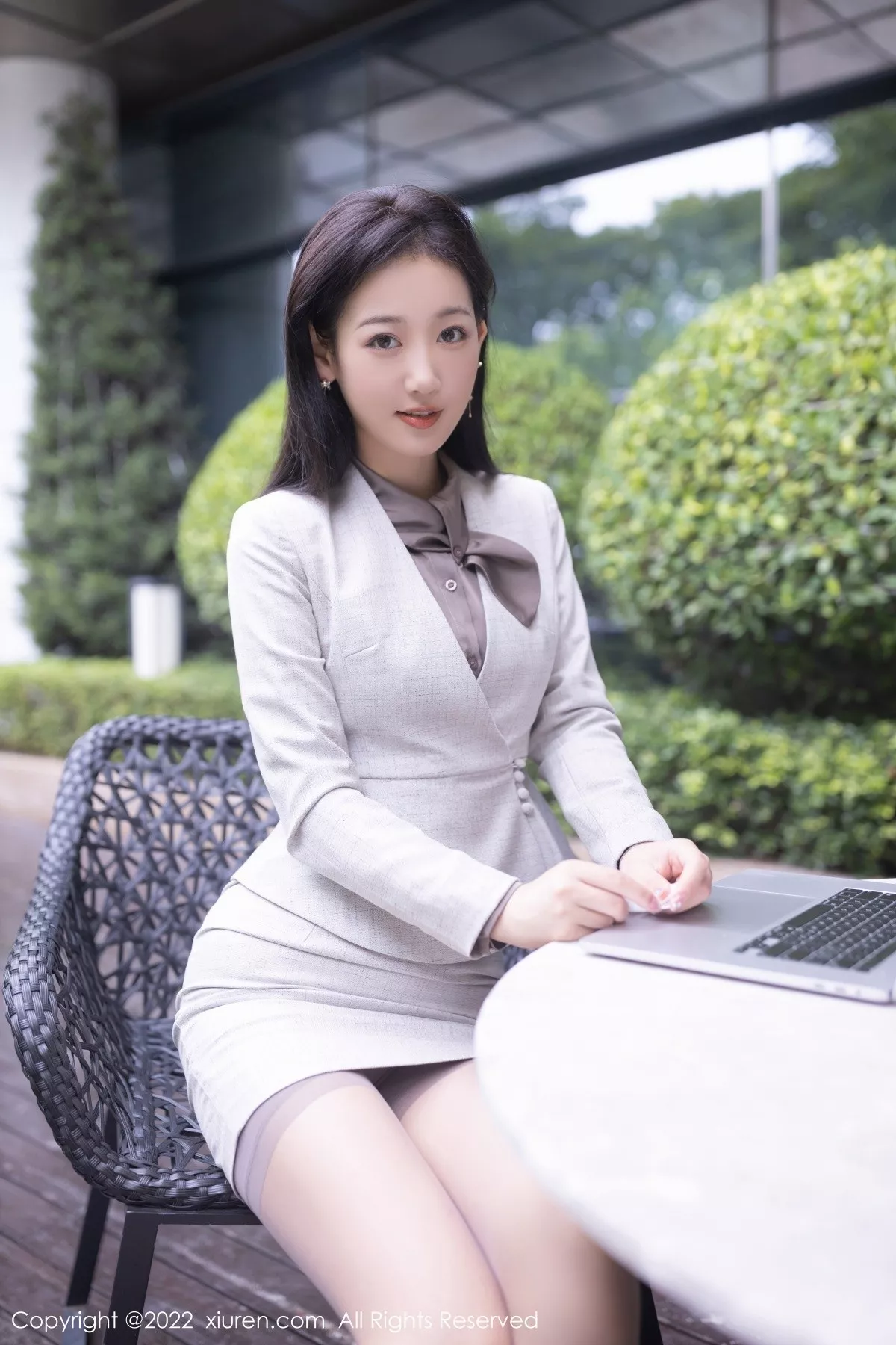 秀人集.com_[XiuRen秀人网]No.5238_模特唐安琪广州-云南旅拍脱职业装露性感蕾丝内衣撩人诱惑写真84P