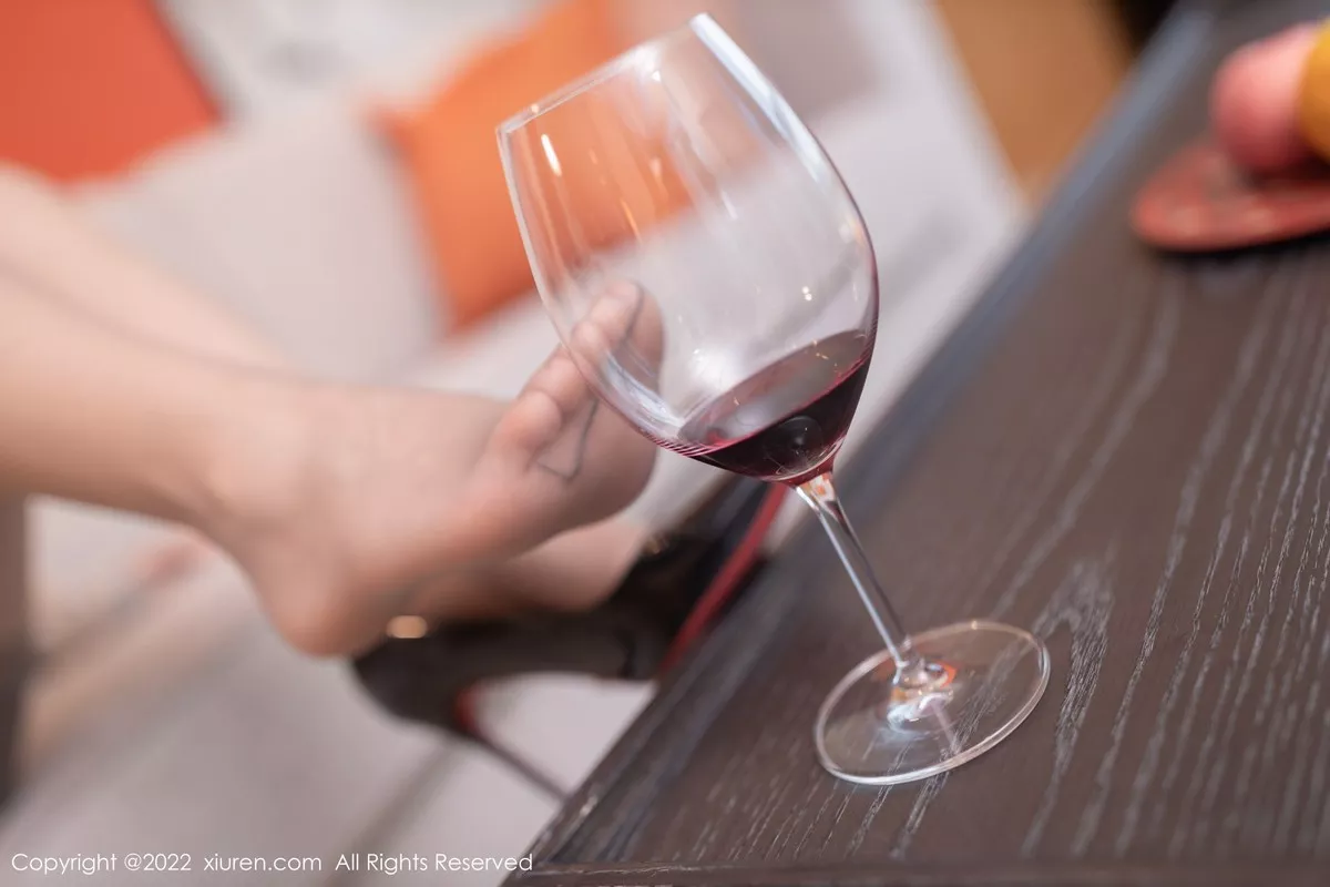 秀人集.com_[XiuRen秀人网]No.5238_模特唐安琪广州-云南旅拍脱职业装露性感蕾丝内衣撩人诱惑写真84P