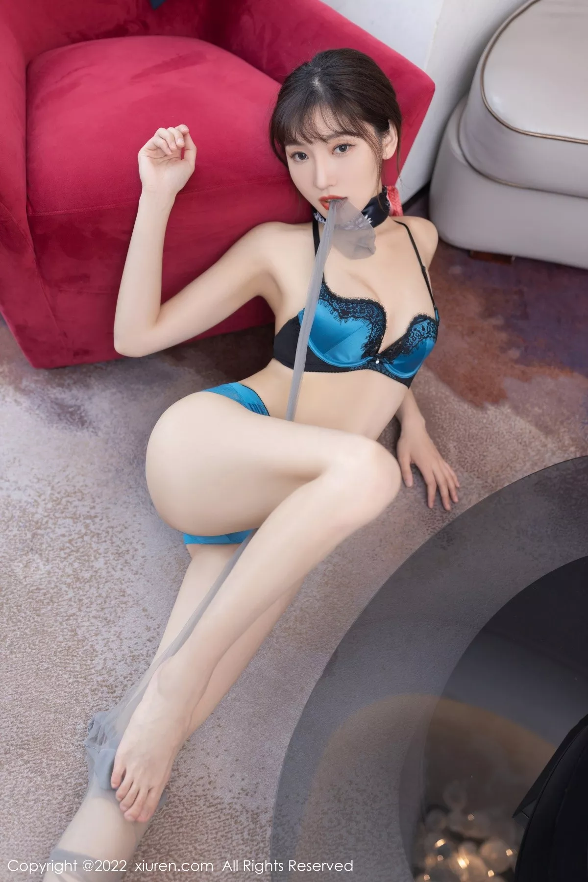 秀人集.com_[XiuRen秀人网]No.5245_模特陆萱萱广州-云南旅拍脱深蓝色空姐制服露蕾丝内衣诱惑写真73P