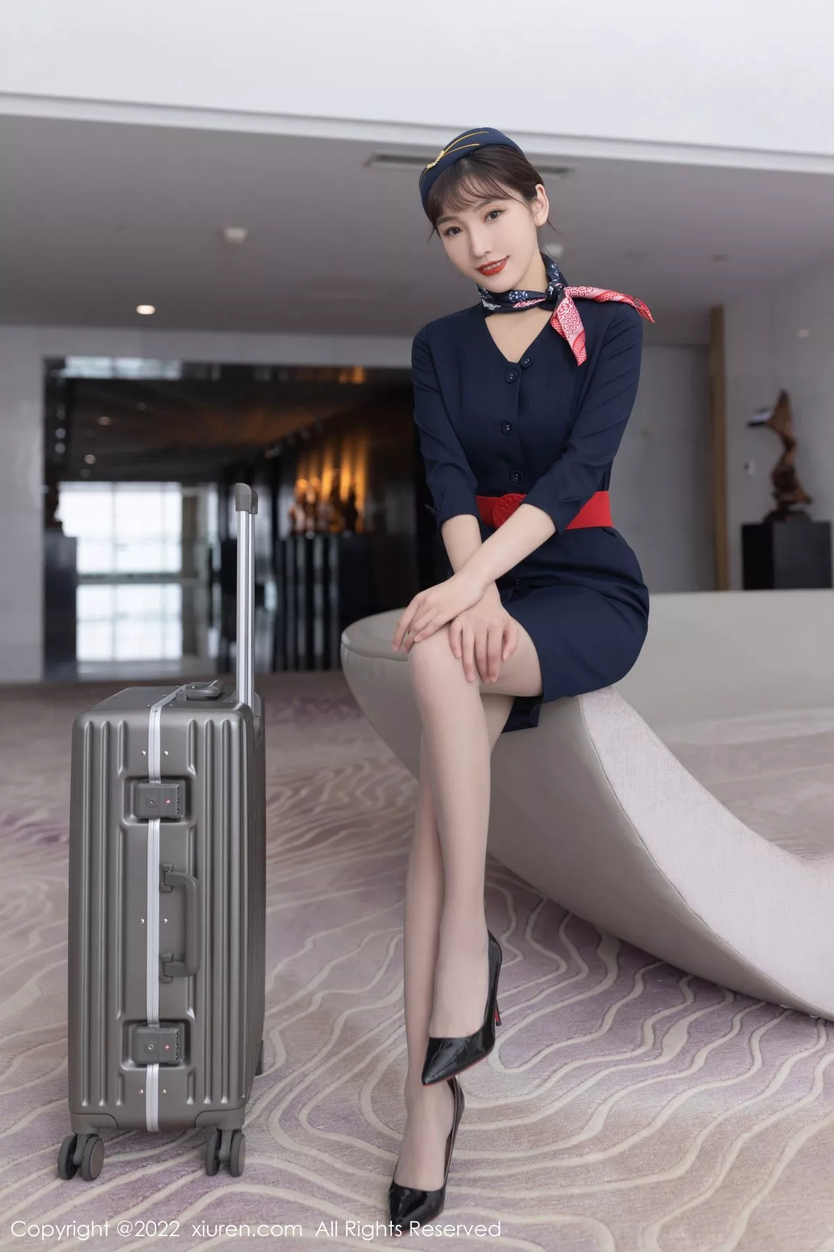 秀人集.com_[XiuRen秀人网]No.5245_模特陆萱萱广州-云南旅拍脱深蓝色空姐制服露蕾丝内衣诱惑写真73P