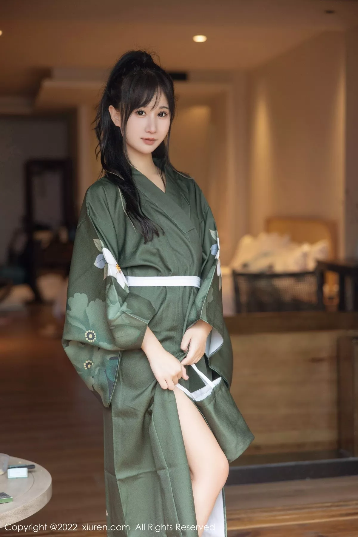 秀人集.com_[XiuRen秀人网]No.5256_女神小果冻儿大理旅拍私房暗绿色真空和服秀完美身材诱惑写真85P