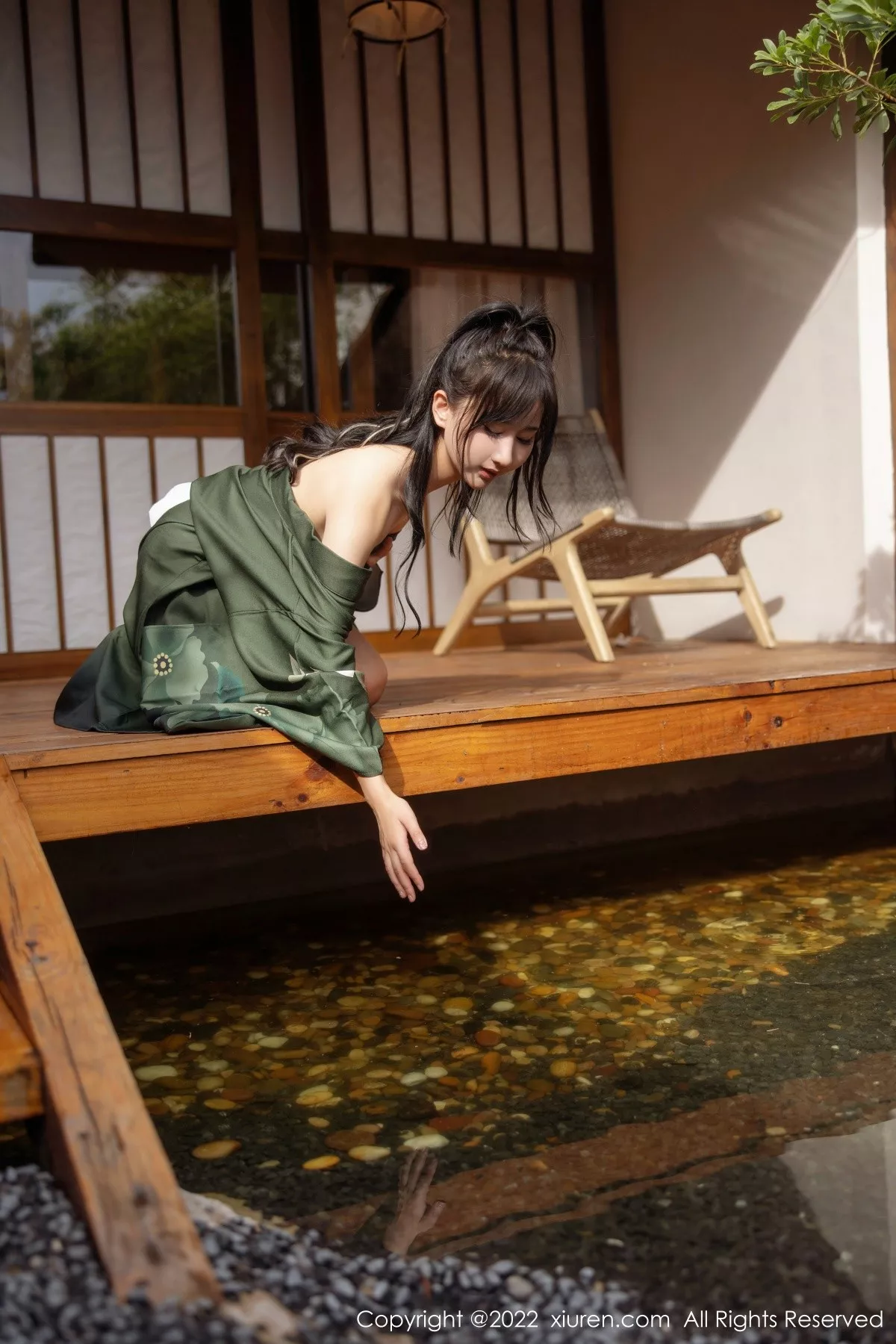 秀人集.com_[XiuRen秀人网]No.5256_女神小果冻儿大理旅拍私房暗绿色真空和服秀完美身材诱惑写真85P