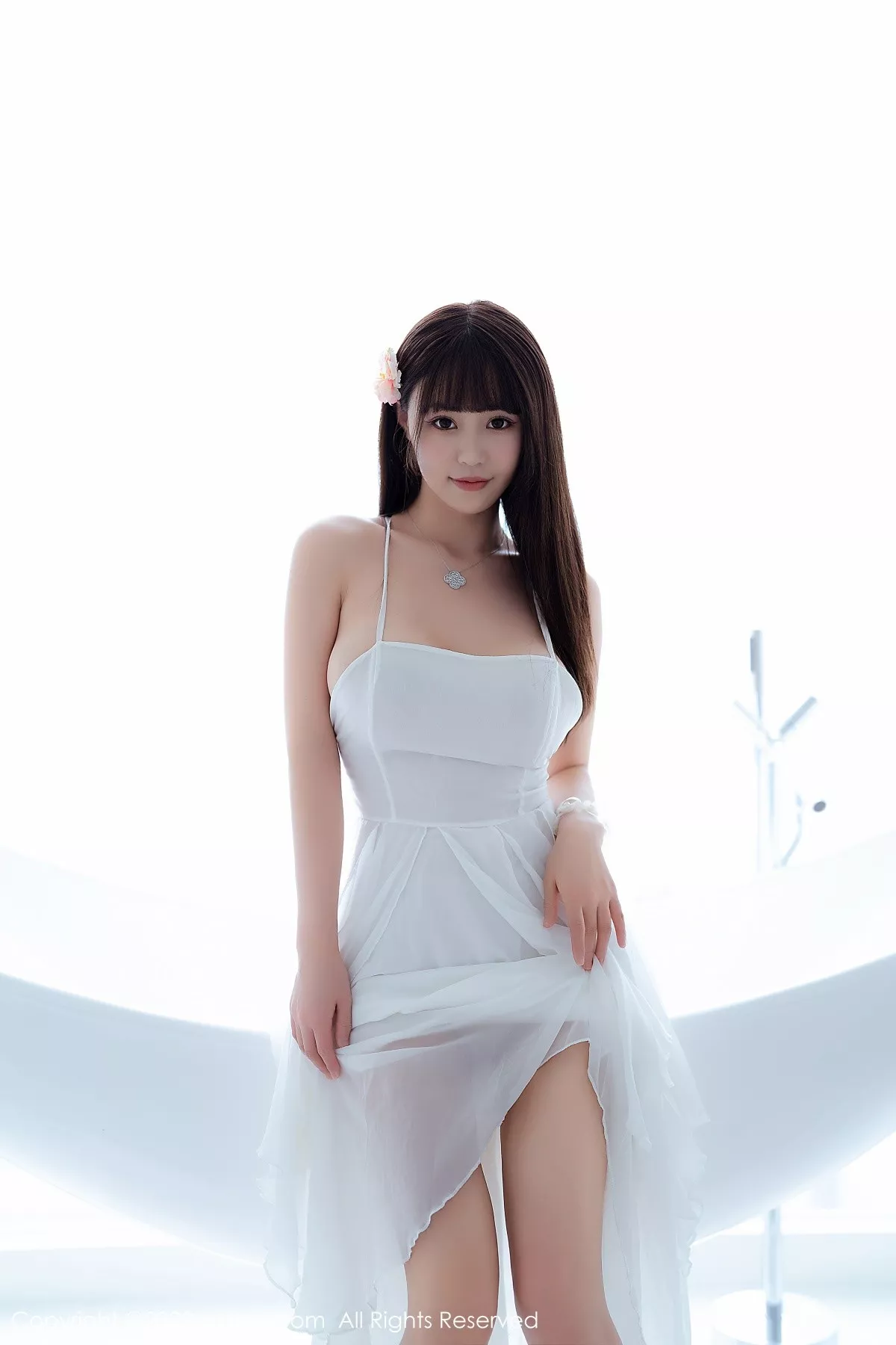 秀人集.com_[XiuRen秀人网]No.5261_女神朱可儿Flora大理旅拍白色露肩吊带裙配白丝袜丰满诱惑写真114P