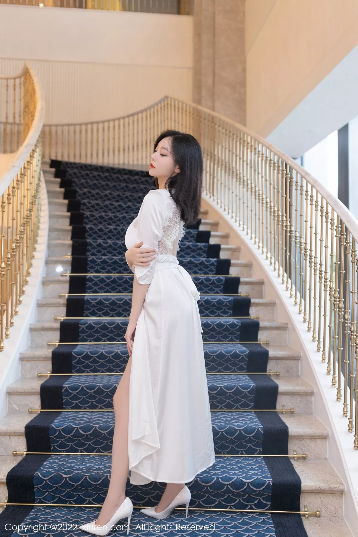 秀人集.com_[XiuRen秀人网]No.5263_模特安然anran广州-云南旅拍丝质睡衣配无内肉丝惹火诱惑写真75P