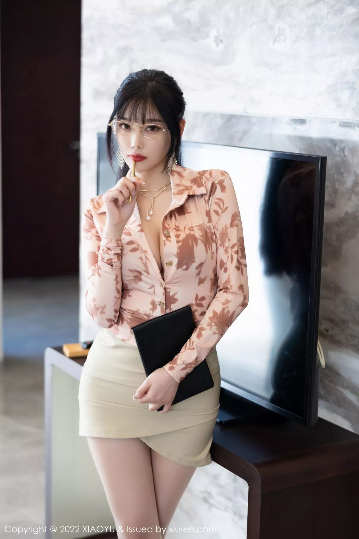 秀人集.com_[XiaoYu画语界]Vol.821_女神杨晨晨Yome心愿旅拍半脱露蕾丝内衣配超薄肉丝诱惑写真91P