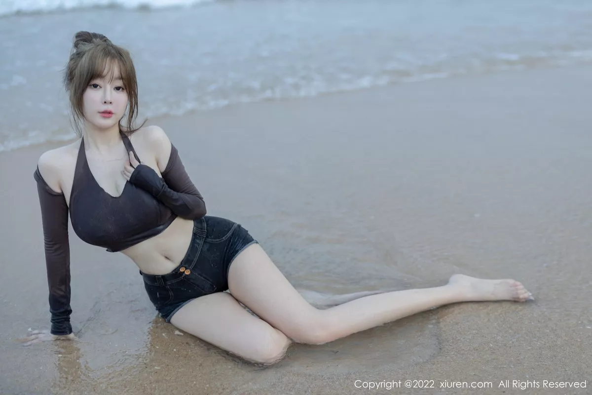 秀人集.com_[XiuRen秀人网]No.5281_女神王雨纯海南万宁旅拍性感收身衣配短裤秀曼妙身材诱惑写真58P