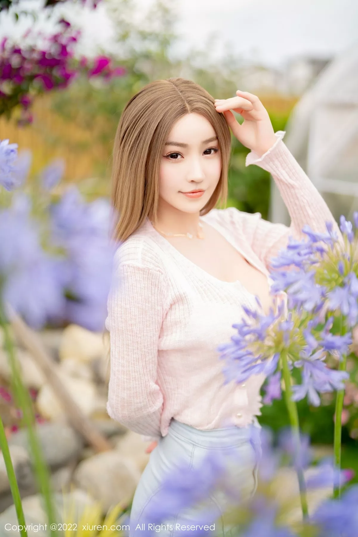 秀人集.com_[XiuRen秀人网]No.5295_女神朱可儿Flora大理旅拍粉色上衣配超薄无内肉丝撩人诱惑写真71P