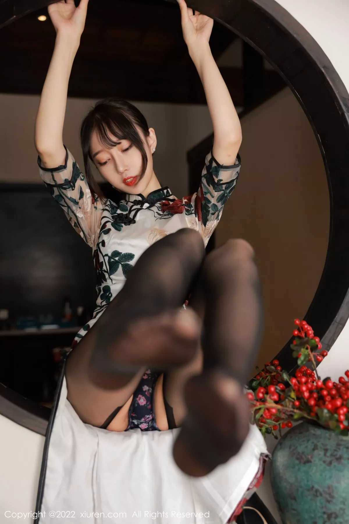 秀人集.com_[XiuRen秀人网]No.5199_模特玥儿玥er澳门旅拍半脱露黑色轻透内衣配超薄黑丝诱惑写真77P