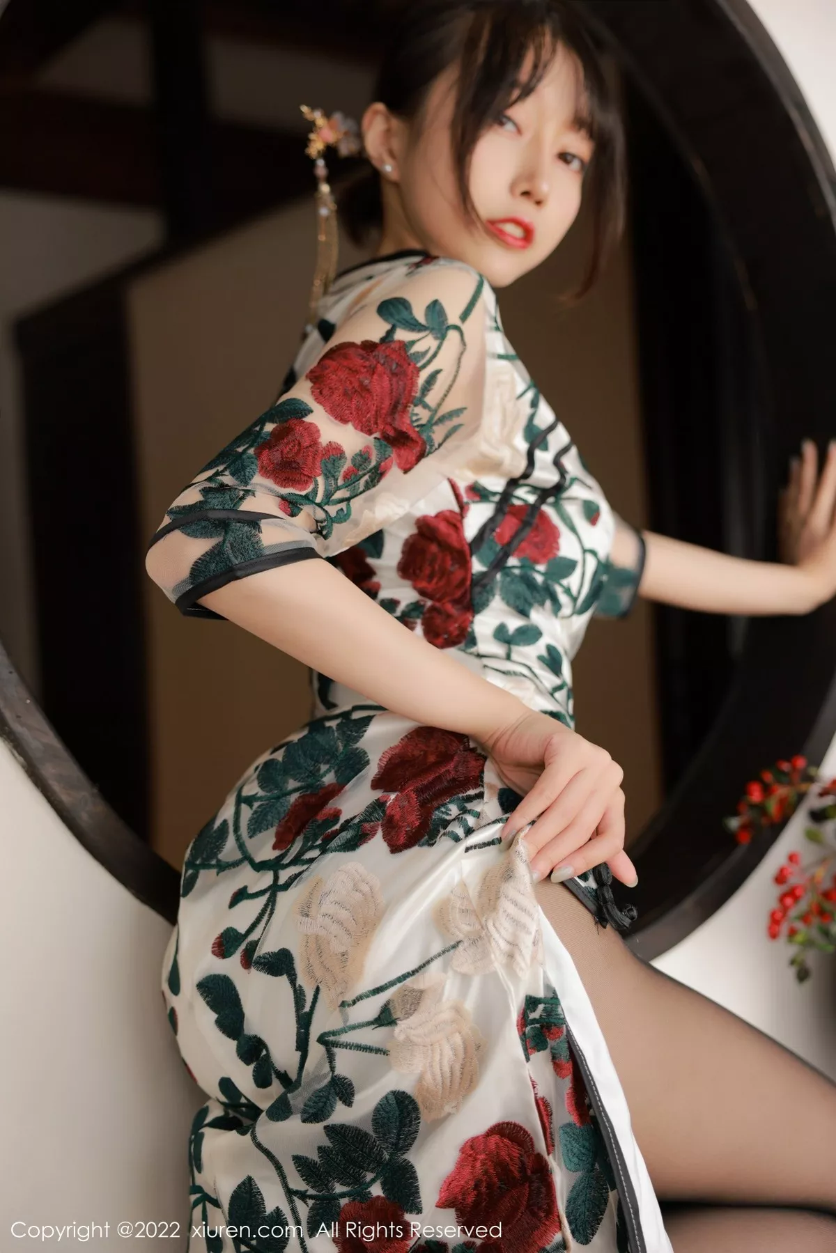 秀人集.com_[XiuRen秀人网]No.5199_模特玥儿玥er澳门旅拍半脱露黑色轻透内衣配超薄黑丝诱惑写真77P