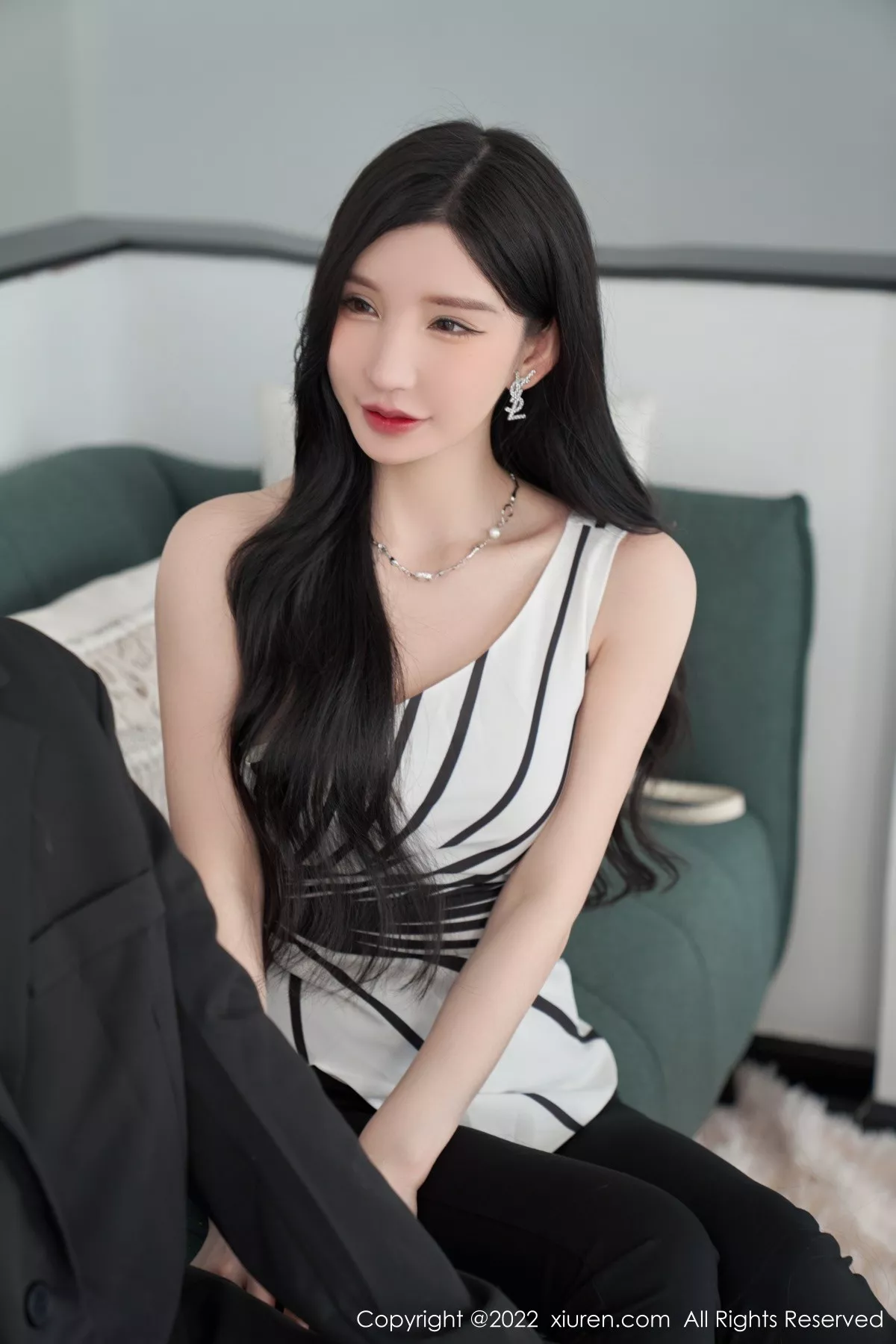 秀人集.com_[XiuRen秀人网]No.5361_女神周于希Sally心愿旅拍性感露肩上衣配超薄肉丝完美诱惑写真77P