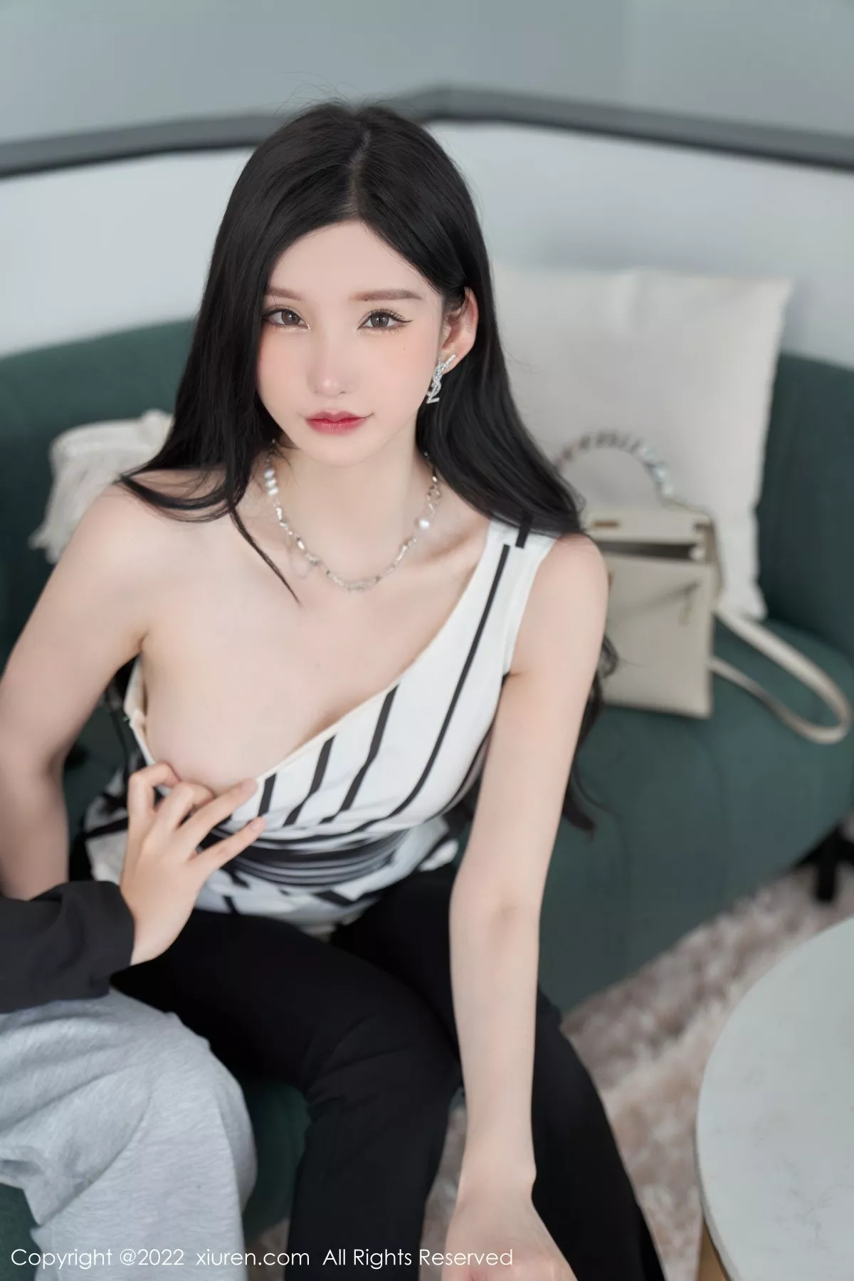 秀人集.com_[XiuRen秀人网]No.5361_女神周于希Sally心愿旅拍性感露肩上衣配超薄肉丝完美诱惑写真77P