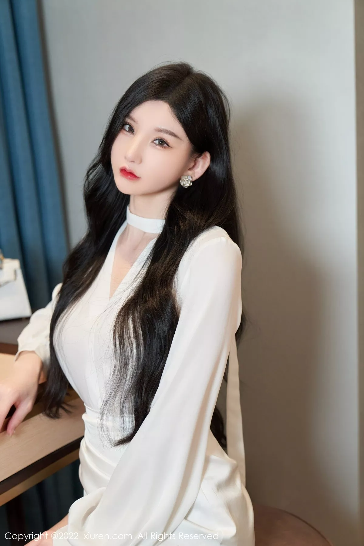 秀人集.com_[XiuRen秀人网]No.5381_女神周于希Sally私房简约白色服半脱露蕾丝内裤秀翘臀诱惑写真77P