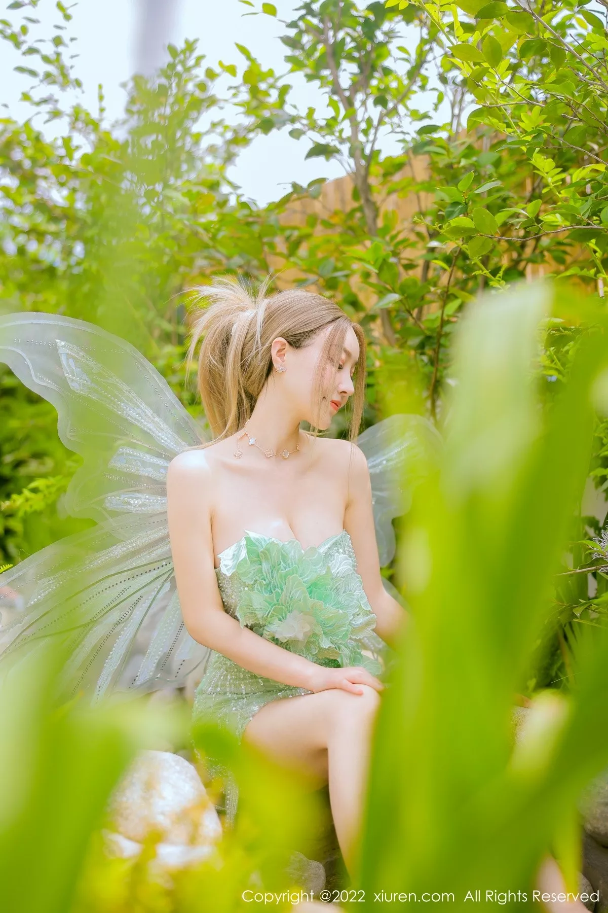秀人集.com_[XiuRen秀人网]No.5382_女神朱可儿Flora大理旅拍绿色精灵服饰低胸秀傲人豪乳诱惑写真68P