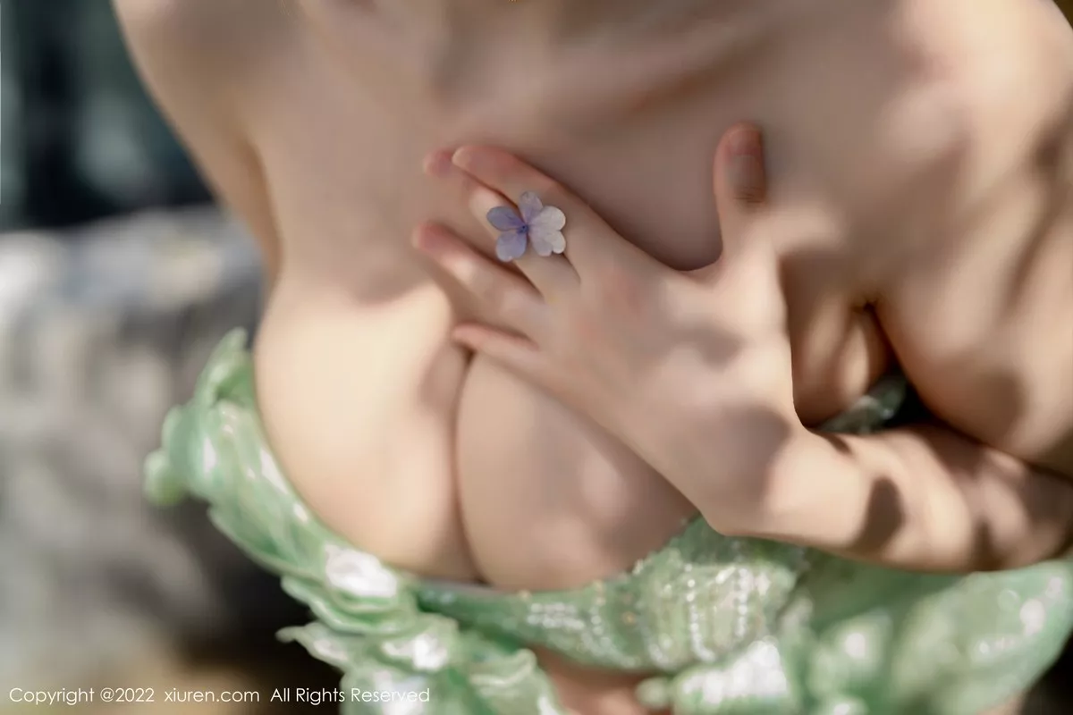 秀人集.com_[XiuRen秀人网]No.5382_女神朱可儿Flora大理旅拍绿色精灵服饰低胸秀傲人豪乳诱惑写真68P