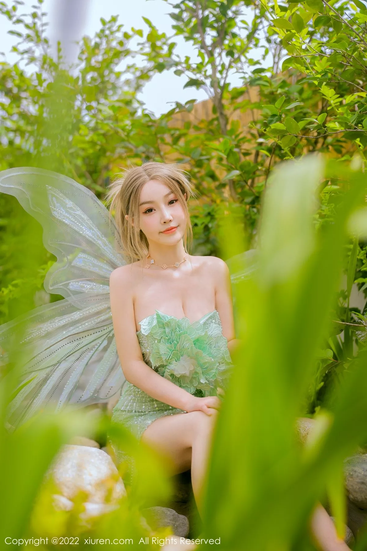 秀人集.com_[XiuRen秀人网]No.5382_女神朱可儿Flora大理旅拍绿色精灵服饰低胸秀傲人豪乳诱惑写真68P
