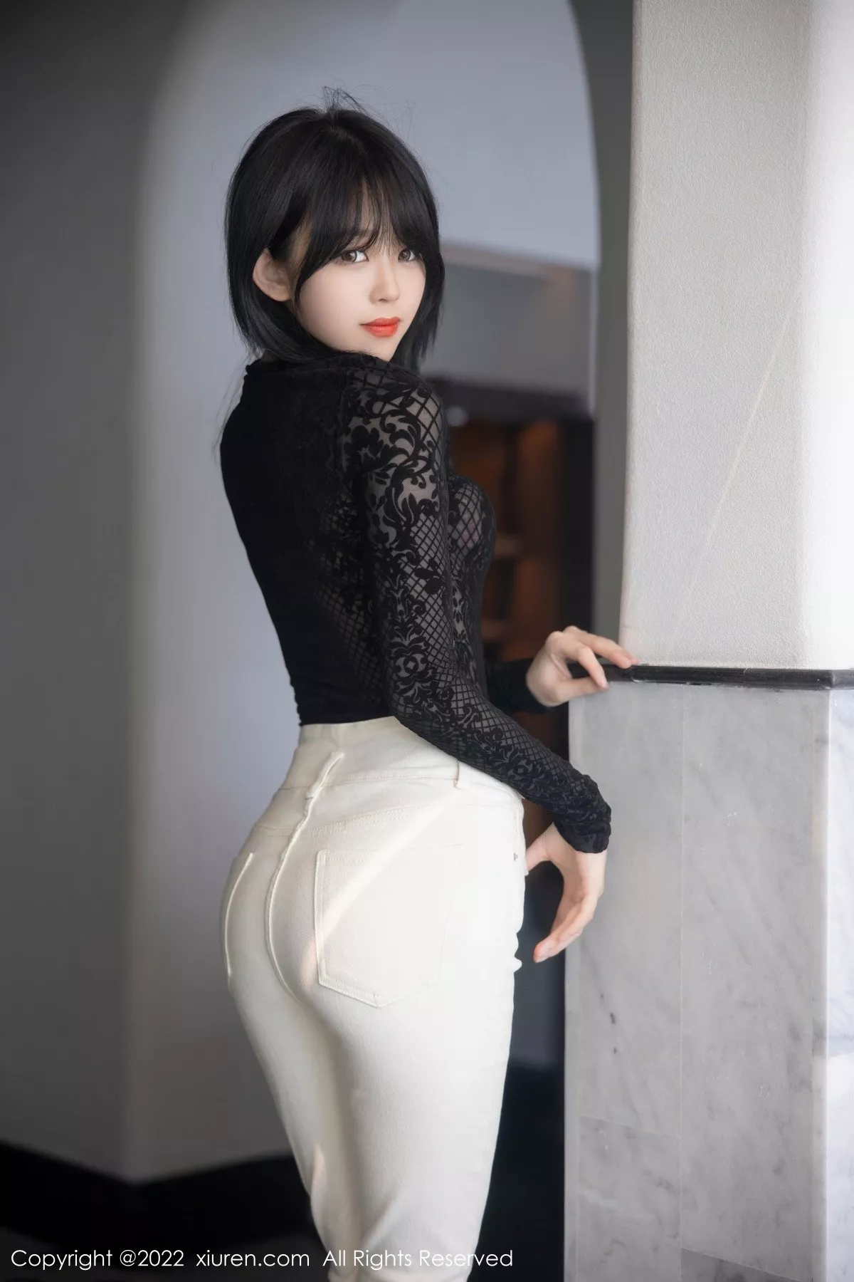 秀人集.com_[XiuRen秀人网]No.5386_模特奶瓶大理旅拍黑色网纱上衣配白色长裤露粉色内衣诱惑写真98P