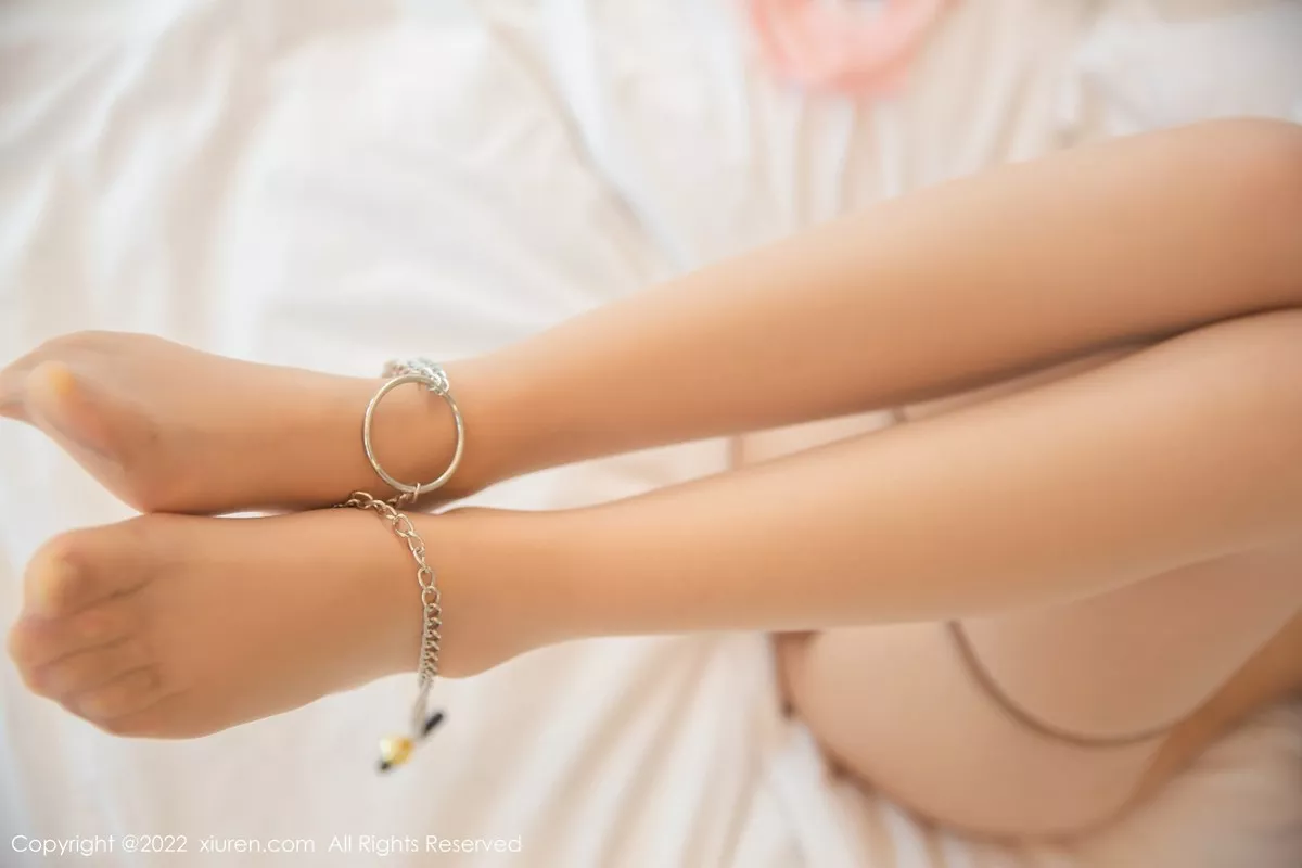 秀人集.com_[XiuRen秀人网]No.5420_模特熊小诺白领角色扮演白色短裙下超薄无内肉丝惹火诱惑写真76P