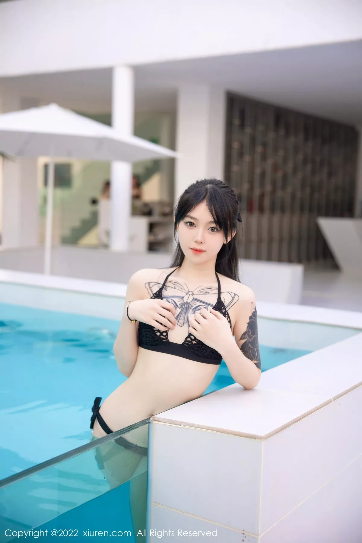 秀人集.com_[XiuRen秀人网]No.5422_模特奶瓶大理旅拍泳池性感黑色比基尼秀曼妙身姿迷人诱惑写真75P