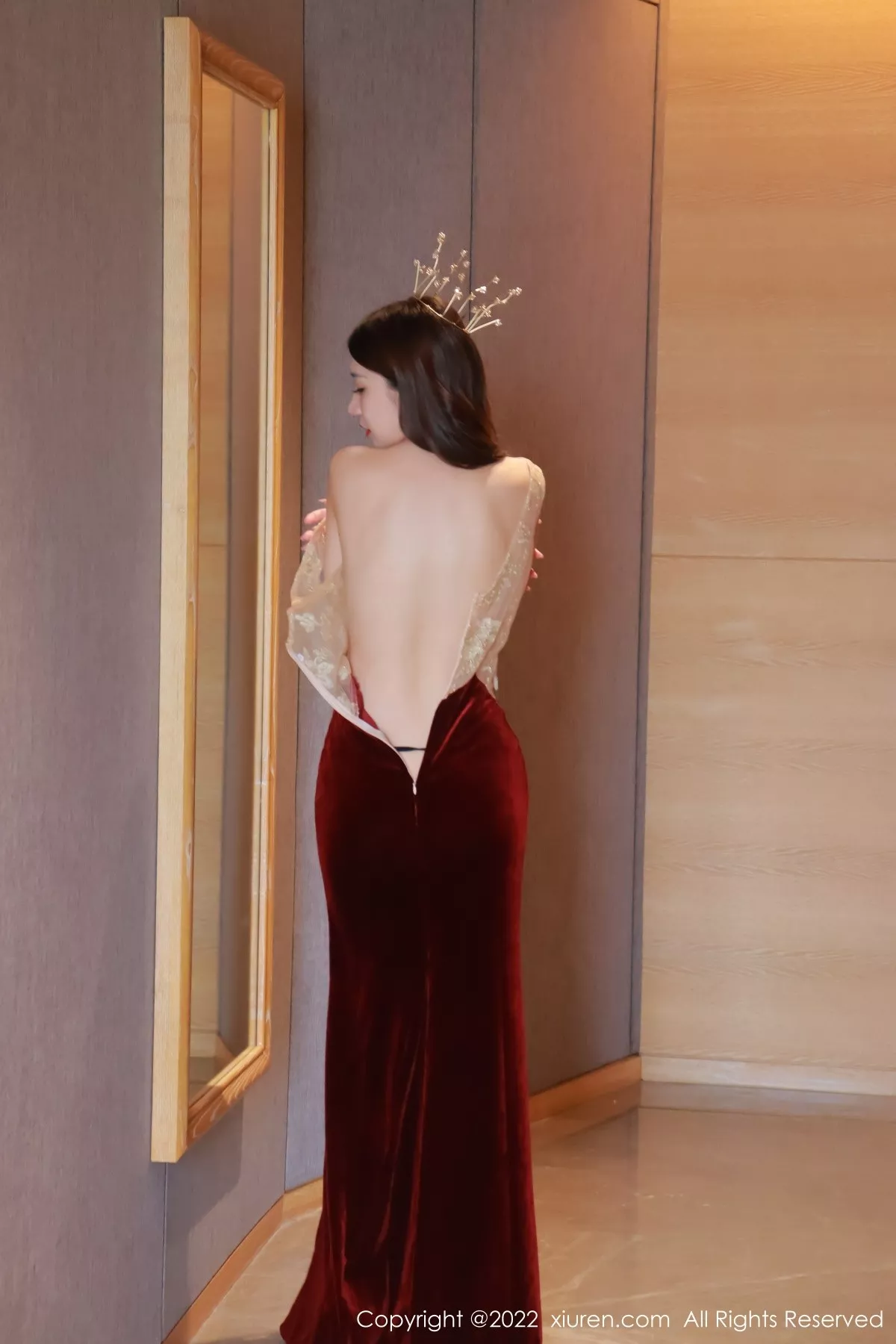 秀人集.com_[XiuRen秀人网]No.5427_模特hebe韩心雨香格里拉旅拍脱连衣裙露丁字裤秀翘臀诱惑写真52P