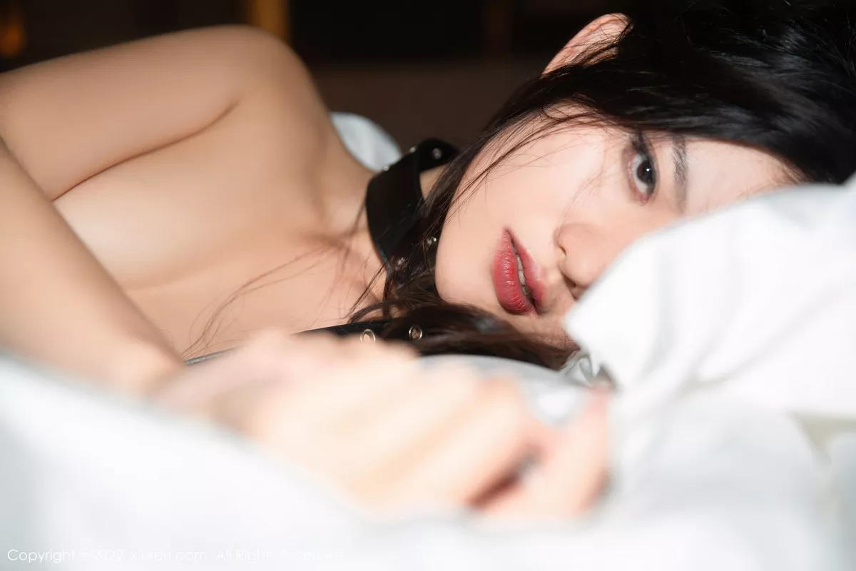 秀人集.com_[XiuRen秀人网]No.5428_模特就是阿朱啊黑色轻透上衣配黑皮裙露情趣内衣惹火诱惑写真82P