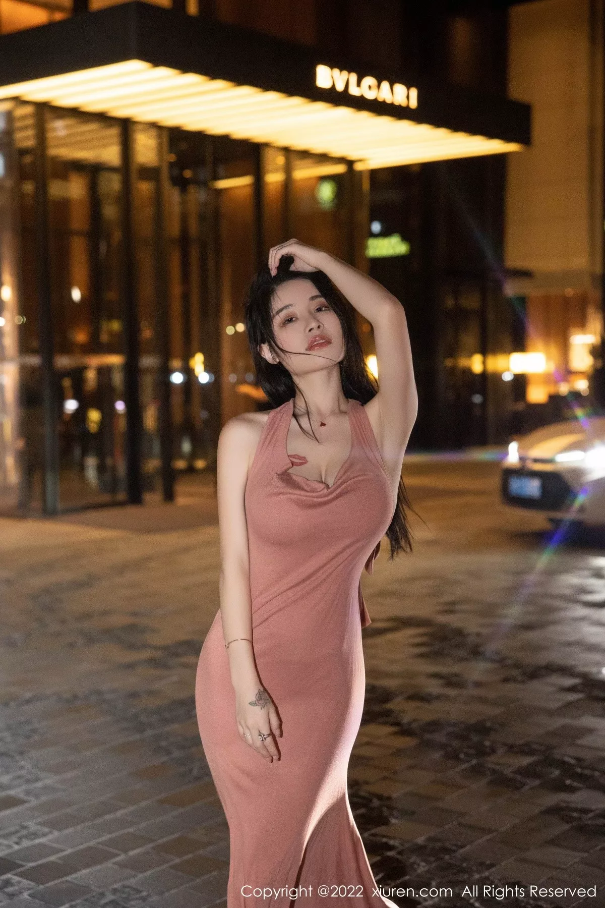 秀人集.com_[XiuRen秀人网]No.5426_模特美七Mia西双版纳旅拍脱淡红色连衣裙秀丰满身材诱惑写真114P