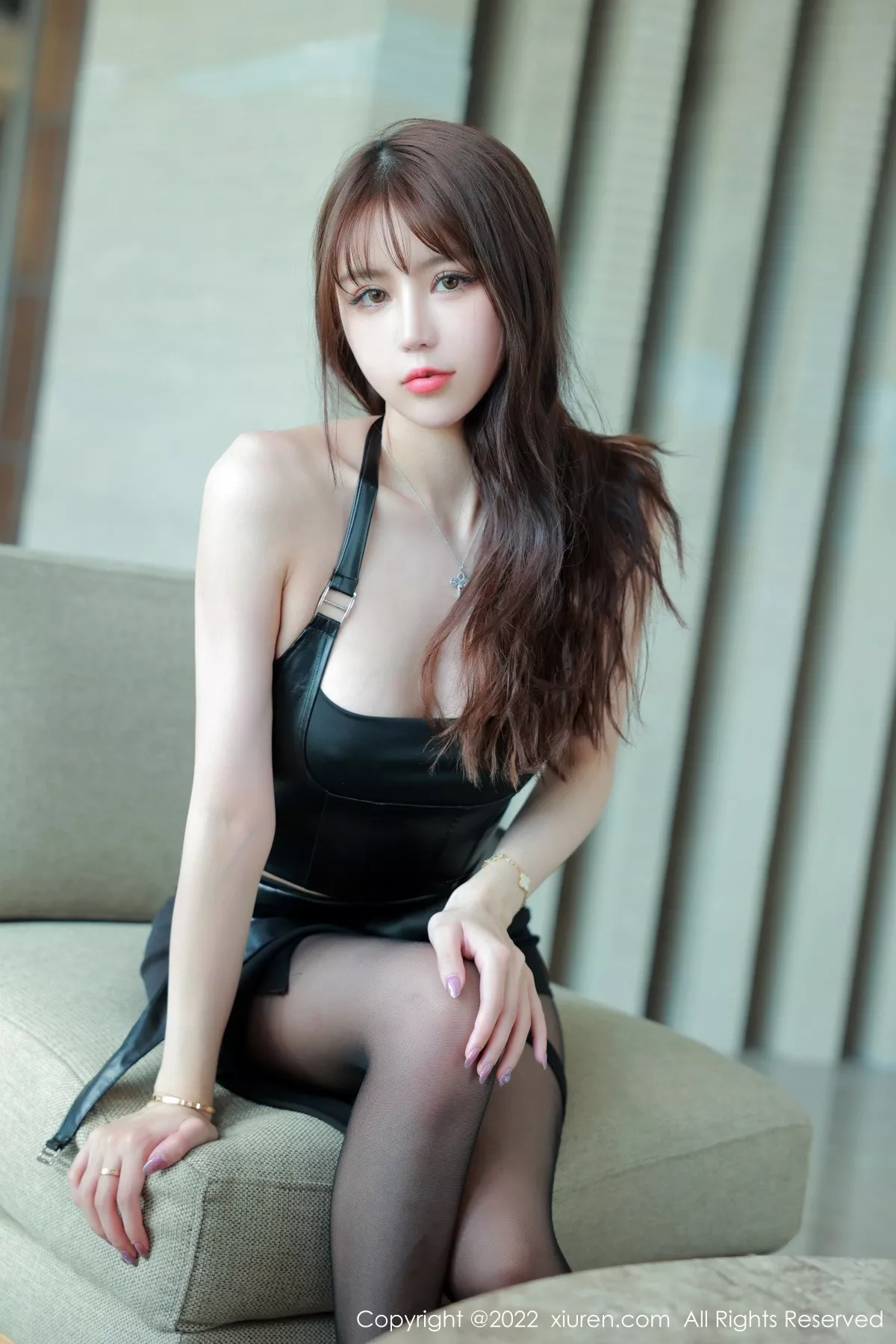 秀人集.com_[XiuRen秀人网]No.5441_模特tina_甜仔香格里拉旅拍性感黑色皮质套装配开档黑丝诱惑写真51P