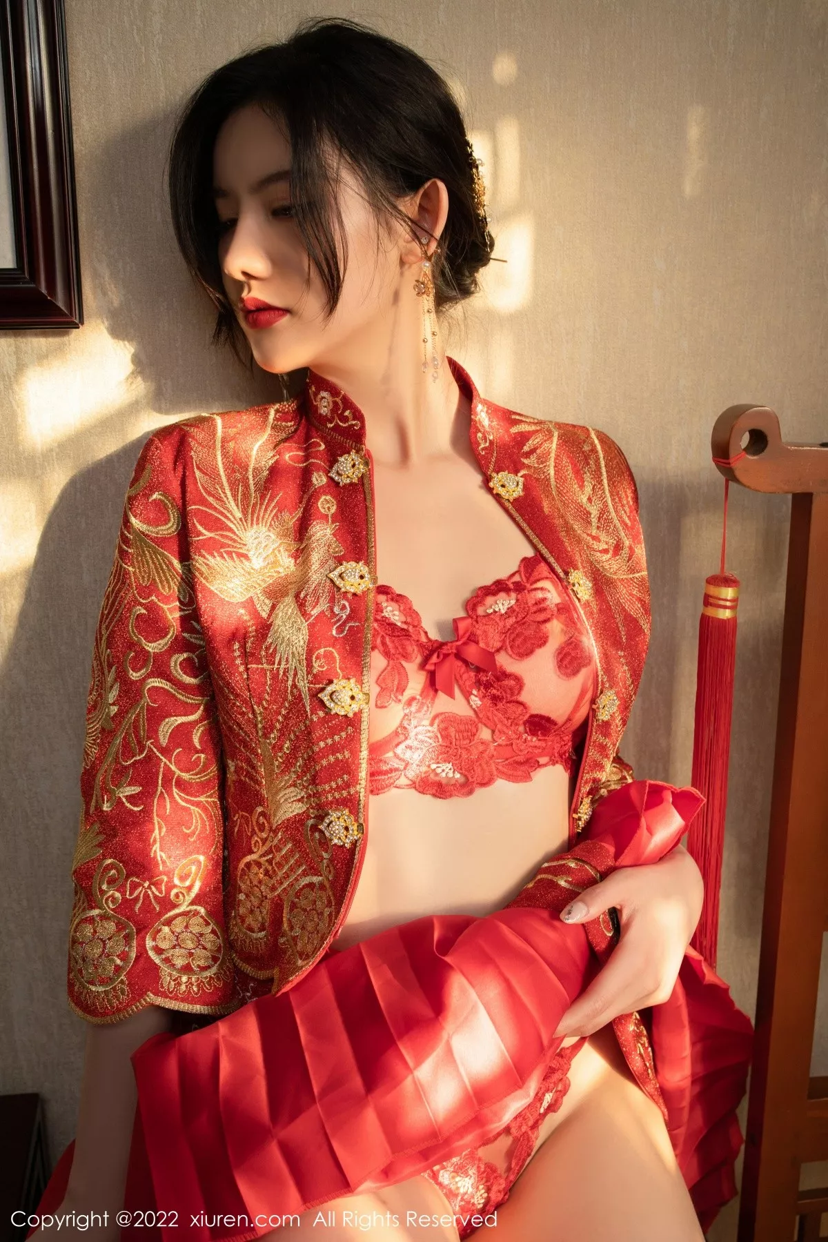 秀人集.com_[XiuRen秀人网]No.5319_模特就是阿朱啊云南旅拍性感红色喜服露轻透情趣内衣诱惑写真70P