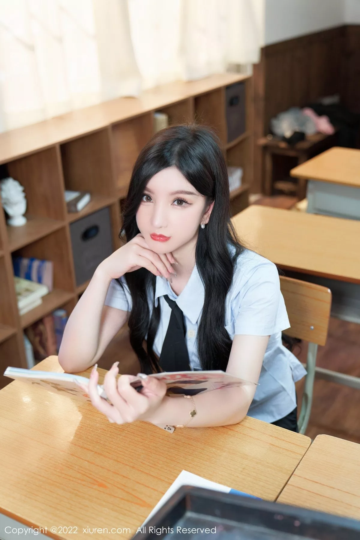 秀人集.com_[XiuRen秀人网]No.5452_女神周于希Sally学妹装扮半脱露黑色蕾丝边内衣撩人诱惑写真76P