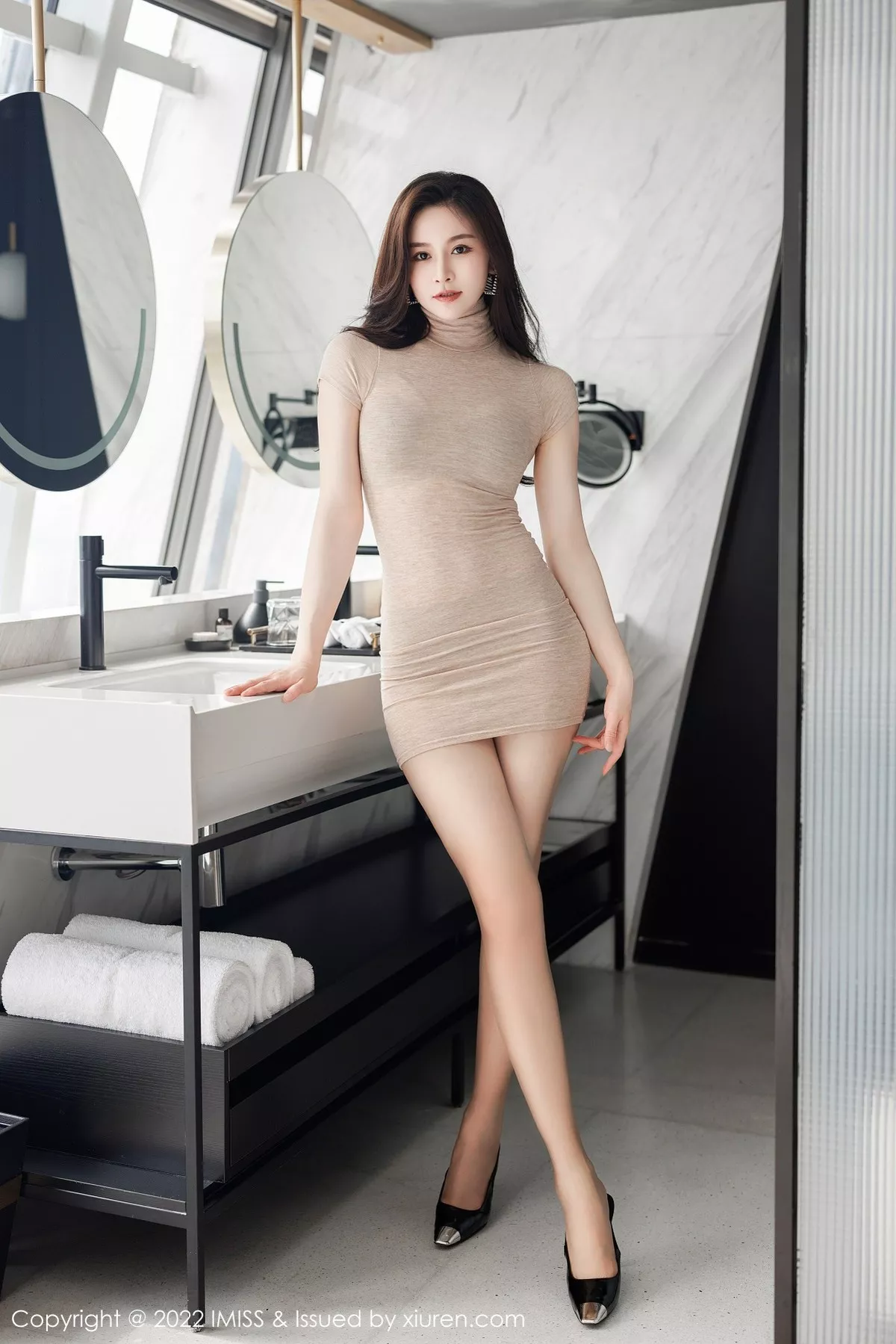 秀人集.com_[IMISS爱蜜社]Vol.692_气质美女Vanessa私房脱收身连衣裙露性感蕾丝内衣完美诱惑写真46P