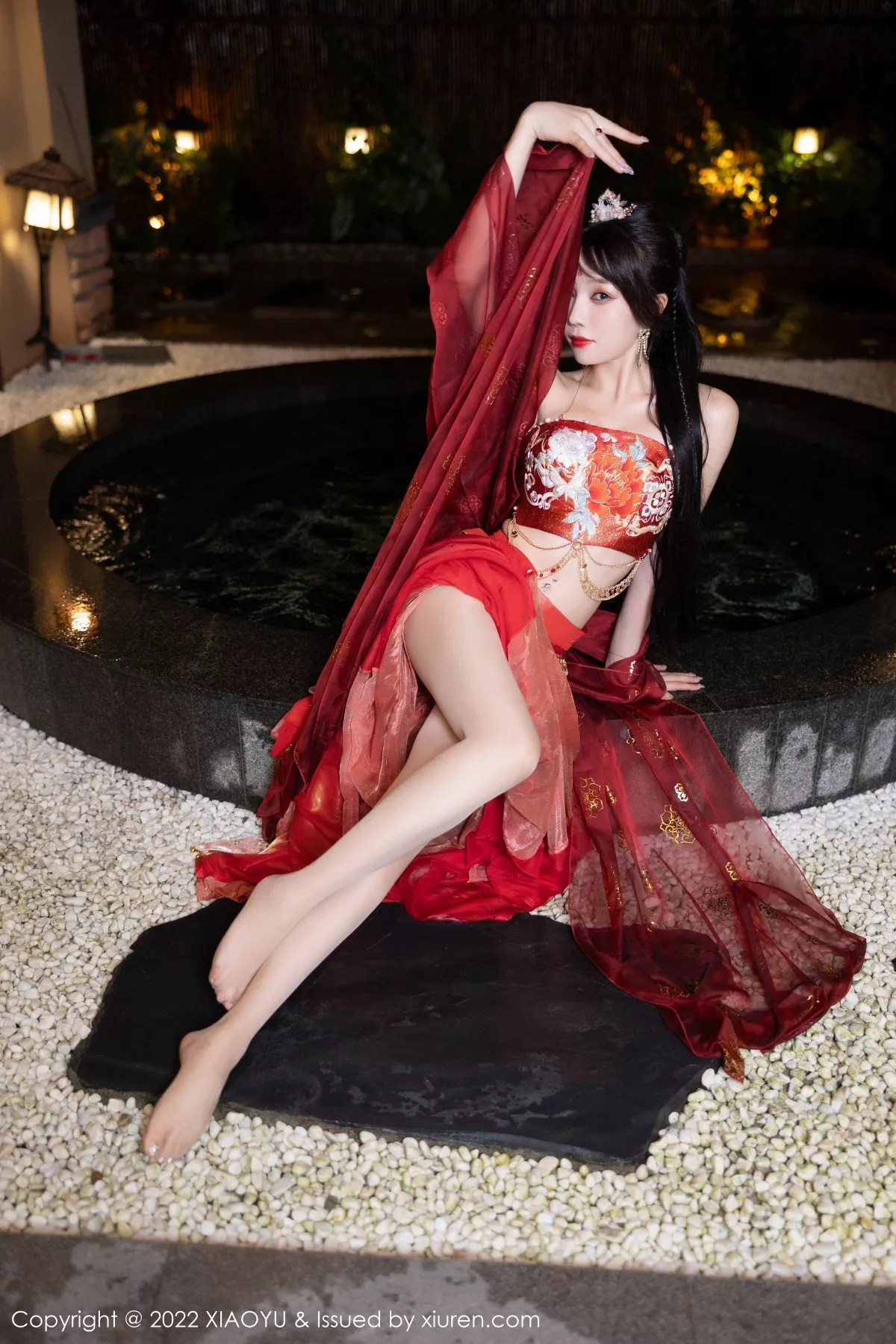 秀人集.com_[XiaoYu画语界]Vol.827_女神徐莉芝Booty泳池性感红色轻透古装服饰秀完美身材诱惑写真70P