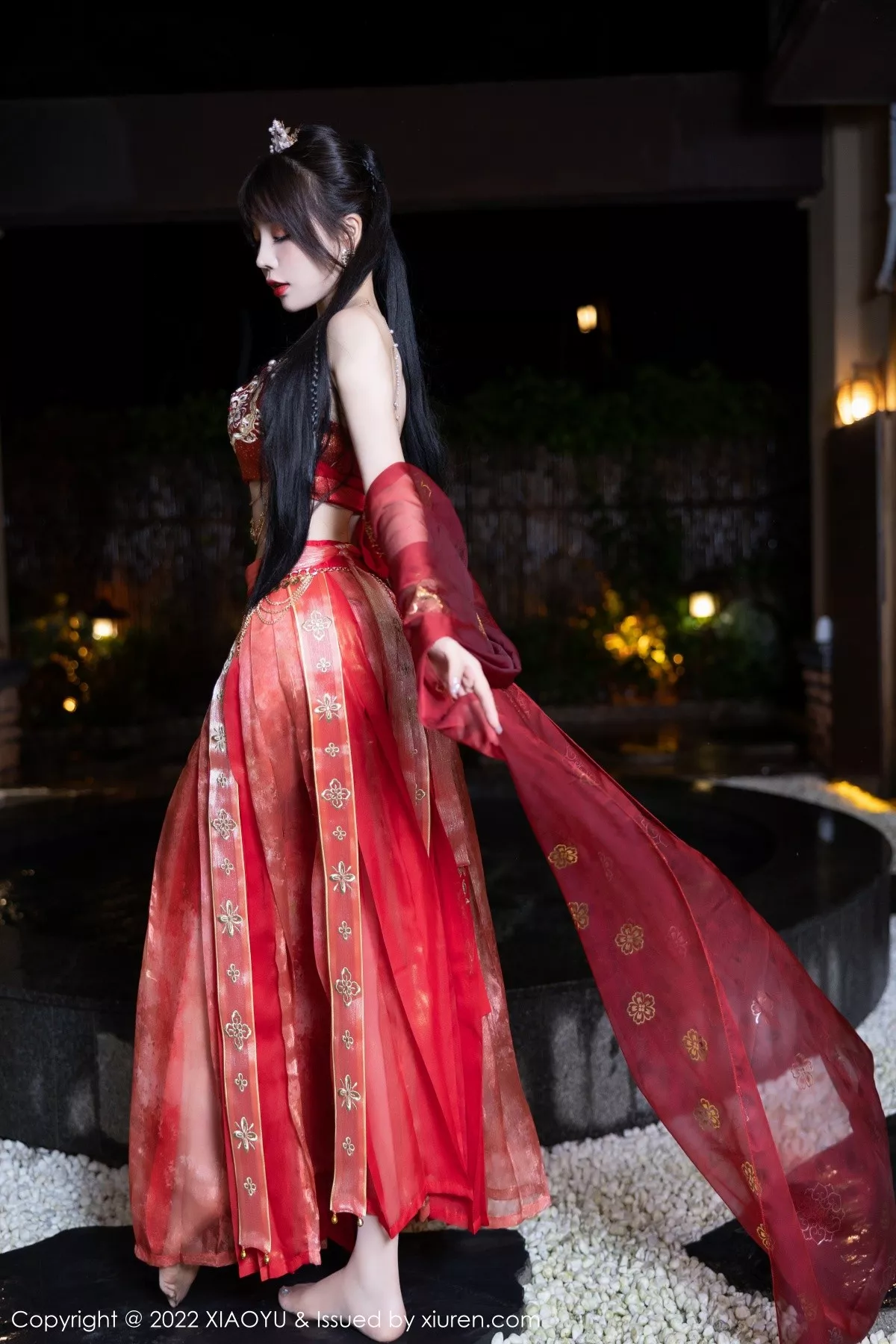 秀人集.com_[XiaoYu画语界]Vol.827_女神徐莉芝Booty泳池性感红色轻透古装服饰秀完美身材诱惑写真70P