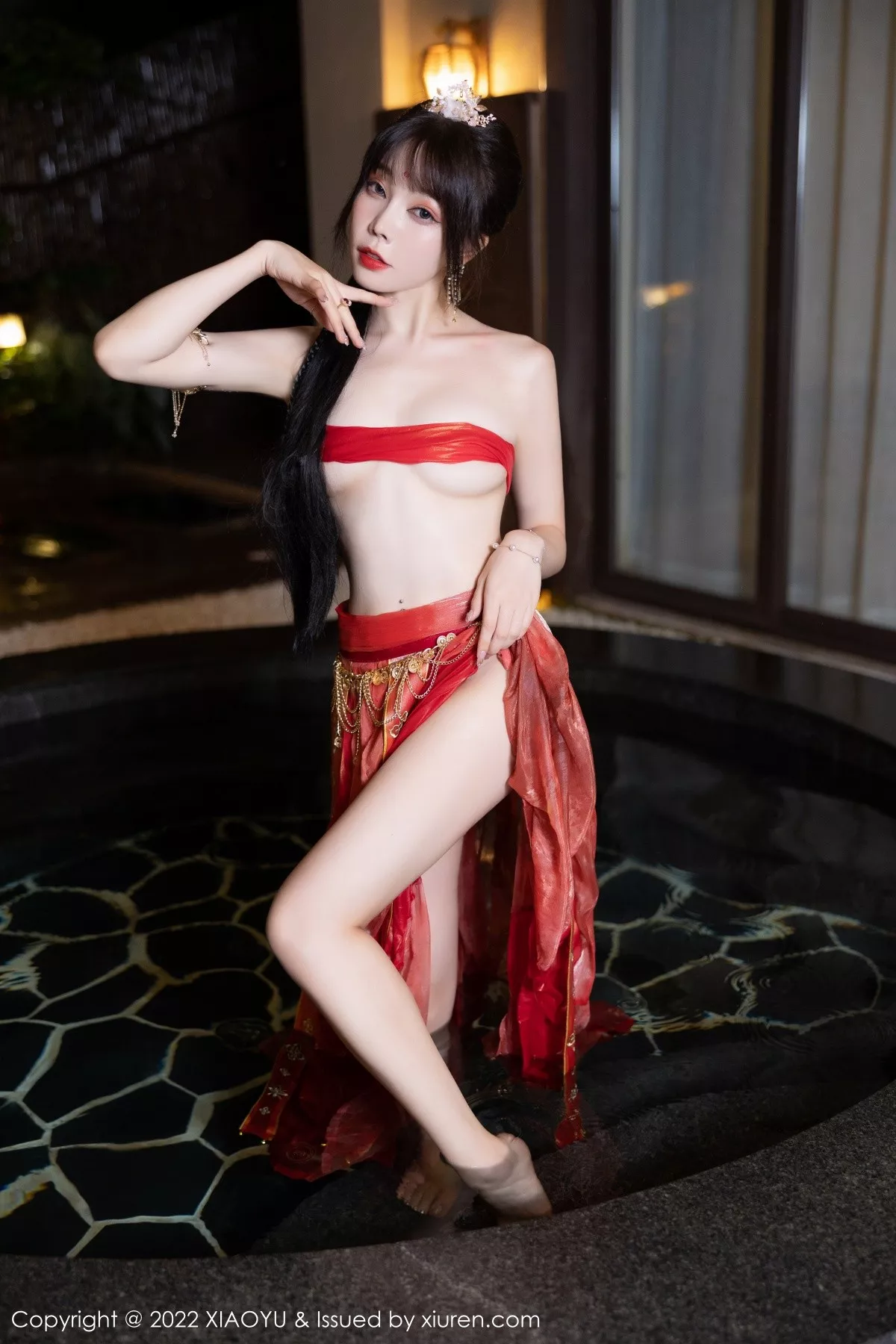 秀人集.com_[XiaoYu画语界]Vol.827_女神徐莉芝Booty泳池性感红色轻透古装服饰秀完美身材诱惑写真70P