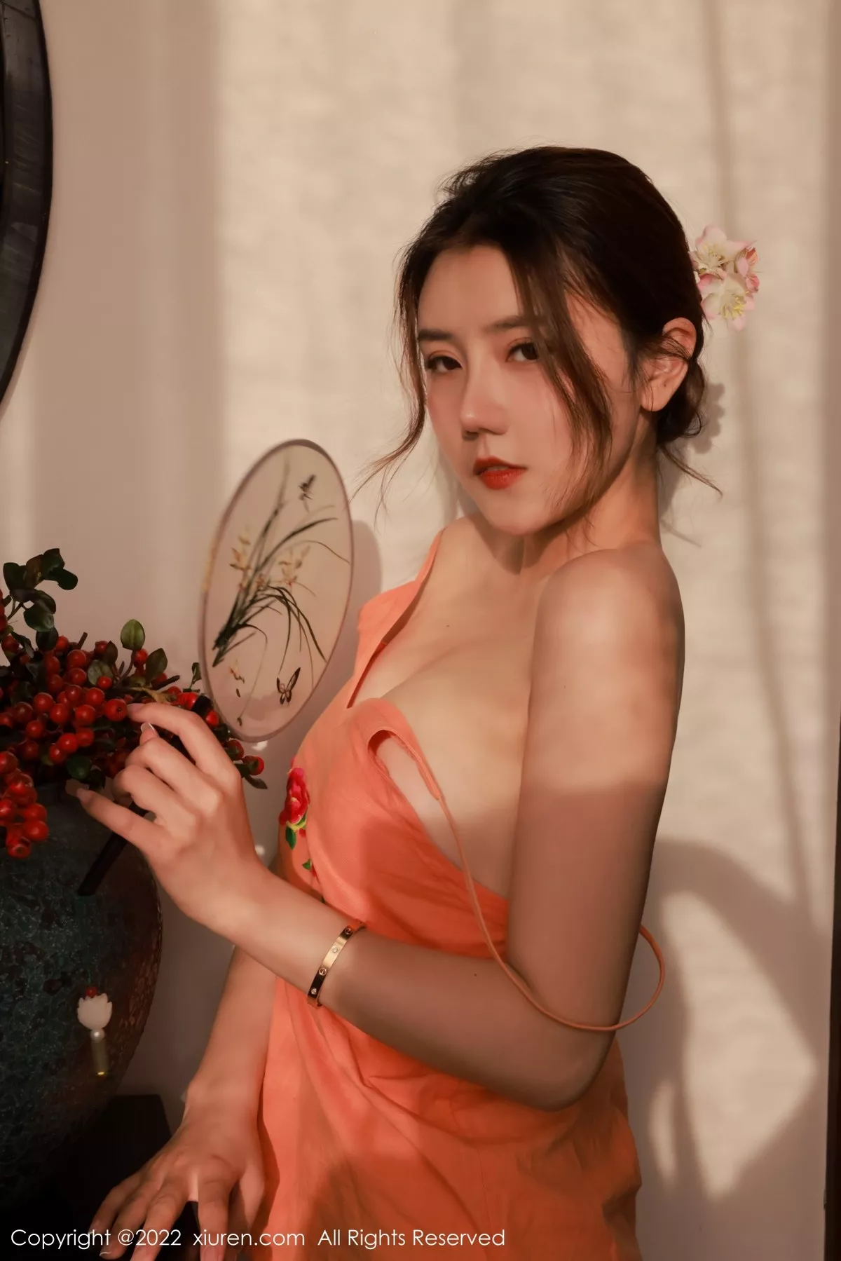 秀人集.com_[XiuRen秀人网]No.5334_模特Sugar糖酒酒澳门旅拍性感橙色吊带配无内肉丝惹火诱惑写真55P