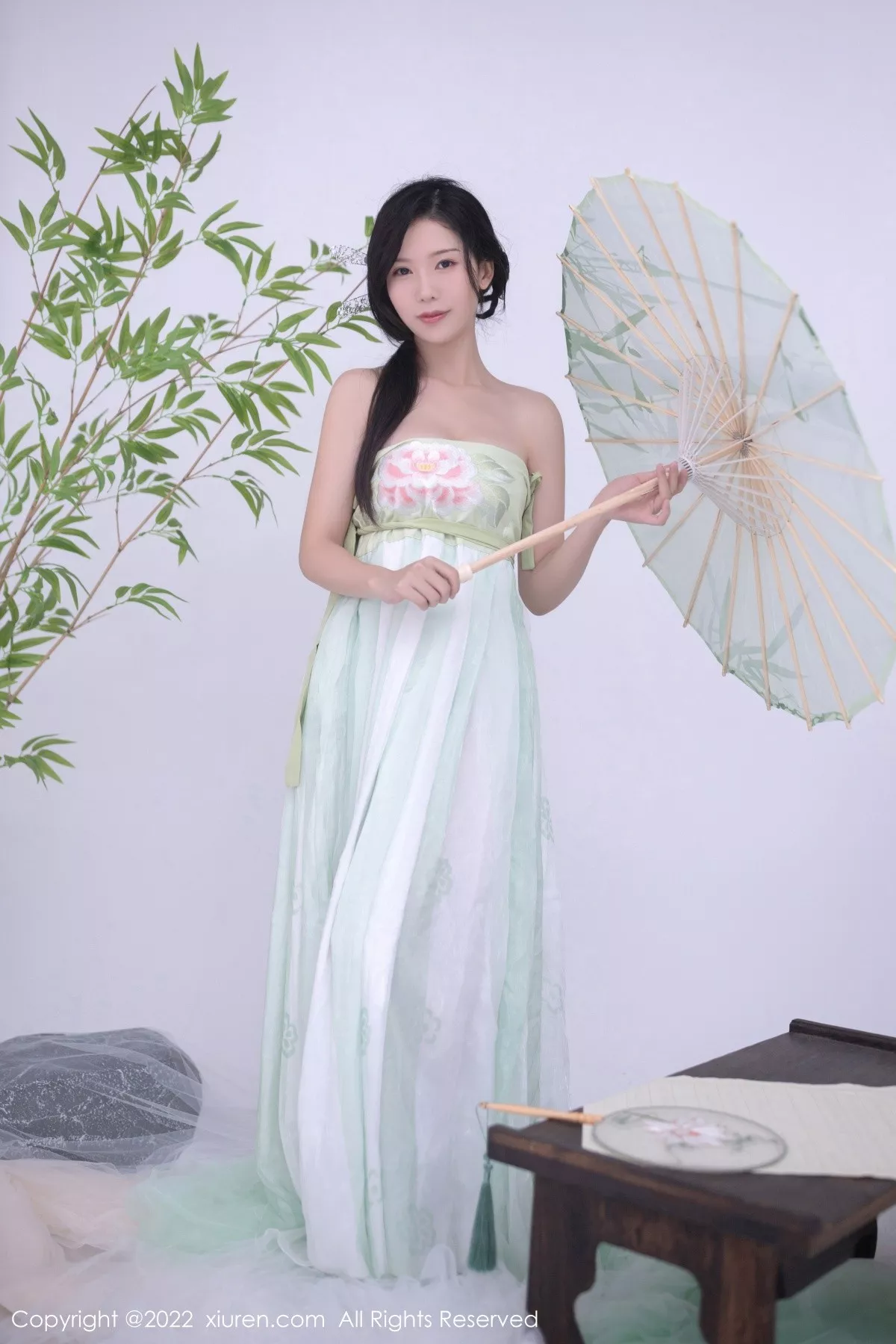 秀人集.com_[XiuRen秀人网]No.5345_模特利世私房性感淡绿色轻透古装服饰透视秀火辣身材诱惑写真72P