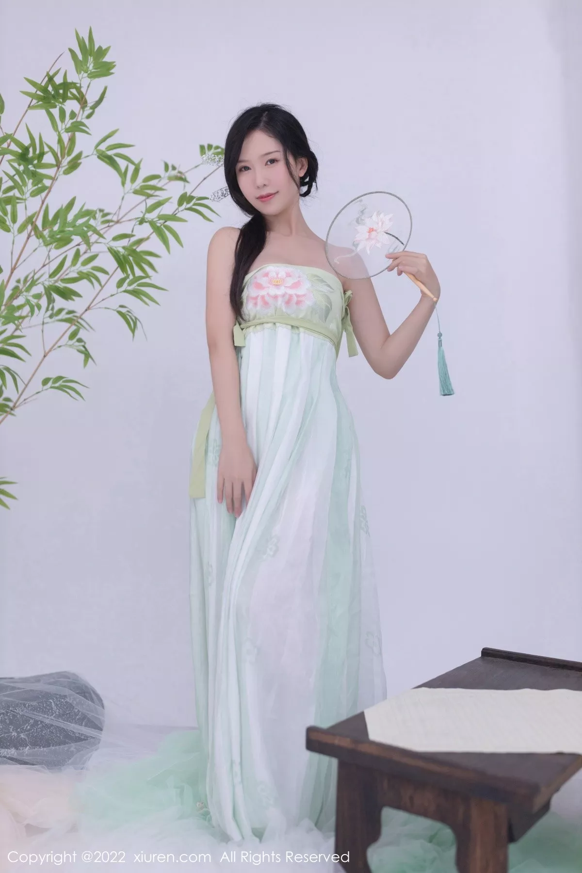秀人集.com_[XiuRen秀人网]No.5345_模特利世私房性感淡绿色轻透古装服饰透视秀火辣身材诱惑写真72P