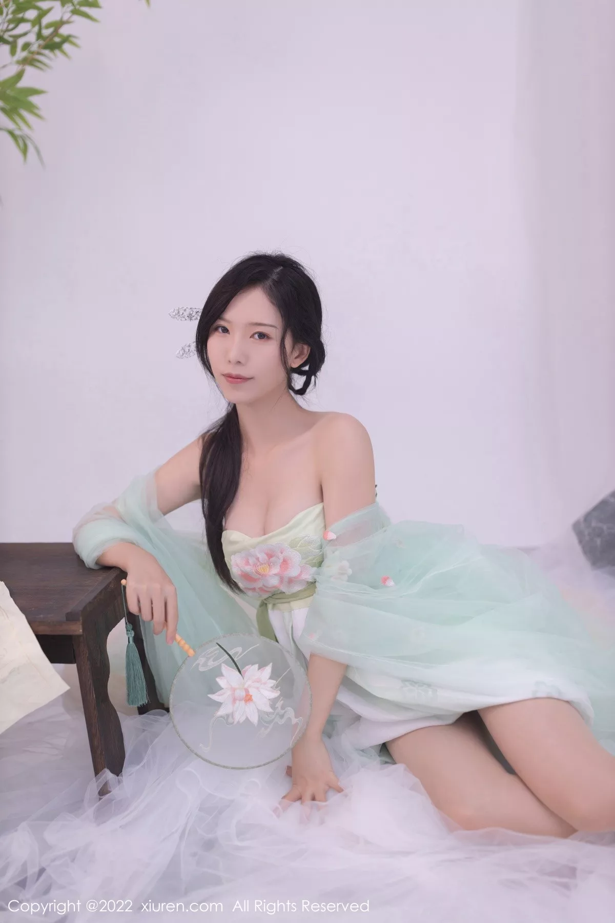 秀人集.com_[XiuRen秀人网]No.5345_模特利世私房性感淡绿色轻透古装服饰透视秀火辣身材诱惑写真72P