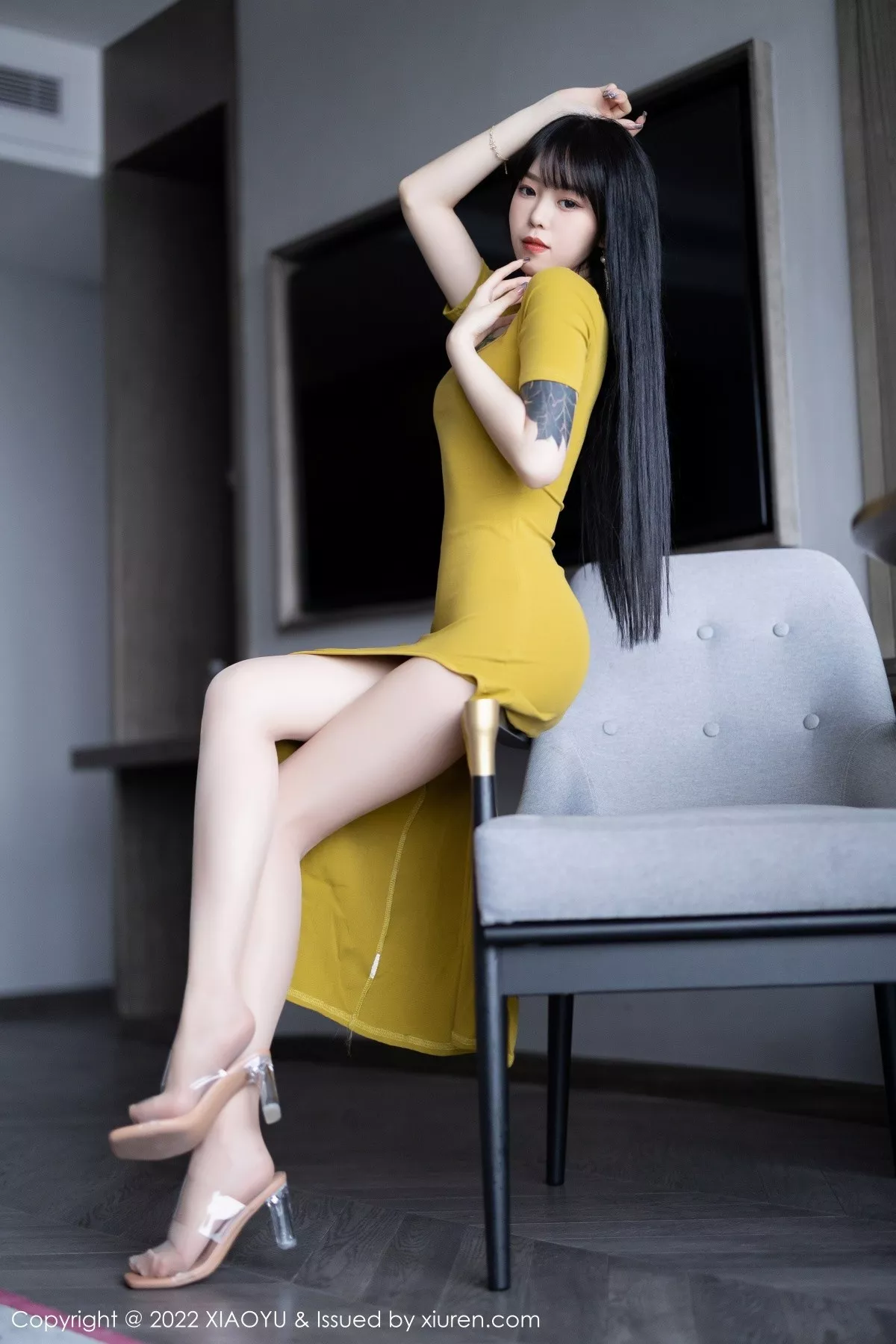 秀人集.com_[XiaoYu画语界]Vol.829_模特奶瓶私房淡蓝围裙配超薄白丝半脱露丁字裤秀翘臀诱惑写真0P