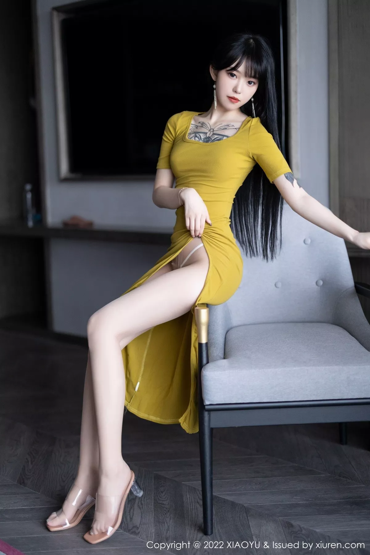 秀人集.com_[XiaoYu画语界]Vol.829_模特奶瓶私房淡蓝围裙配超薄白丝半脱露丁字裤秀翘臀诱惑写真0P