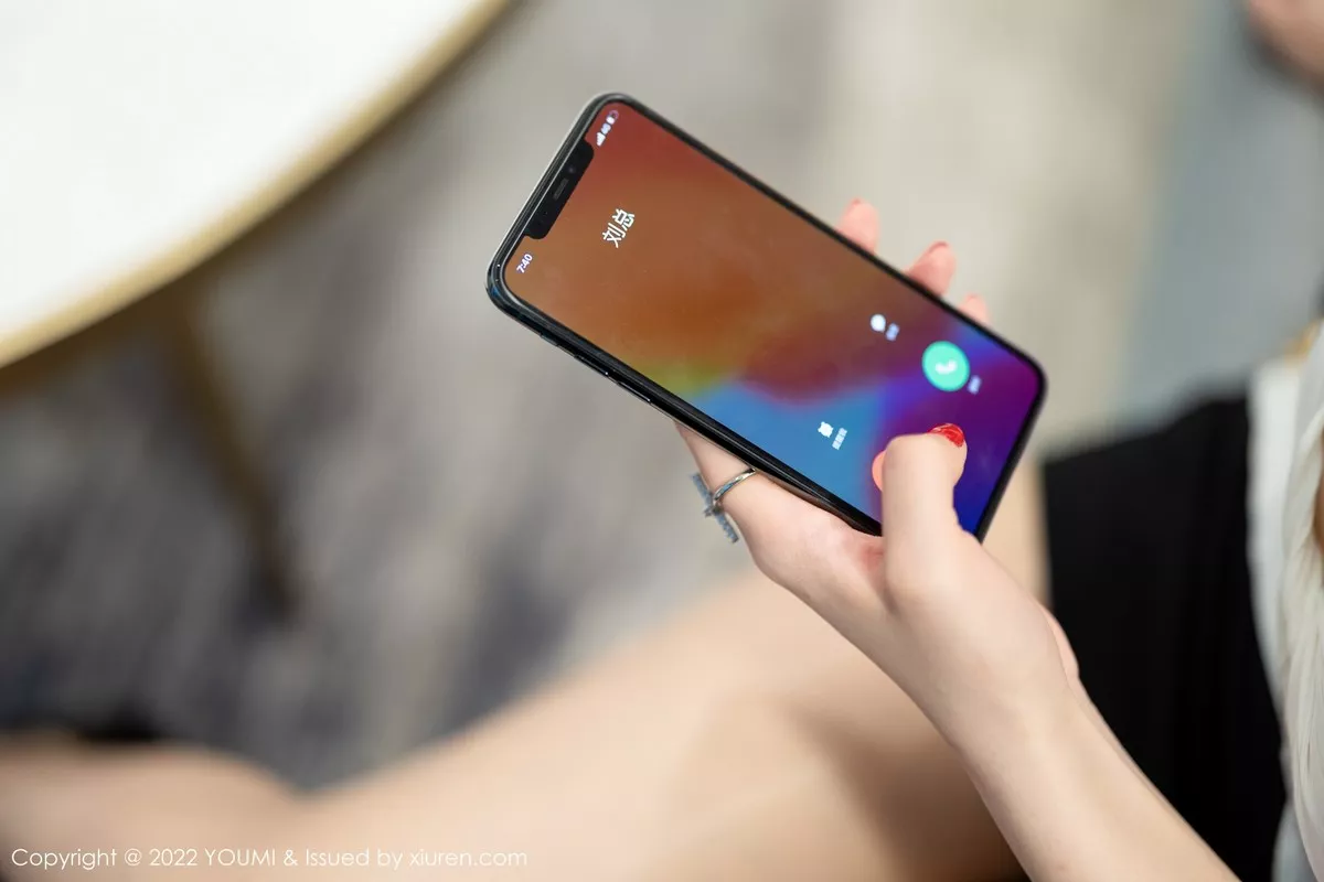 秀人集.com_[YouMi尤蜜荟]Vol.832_女神奶瓶土肥圆白色镂空收身上衣配黑短裙露原色丝袜诱惑写真99P