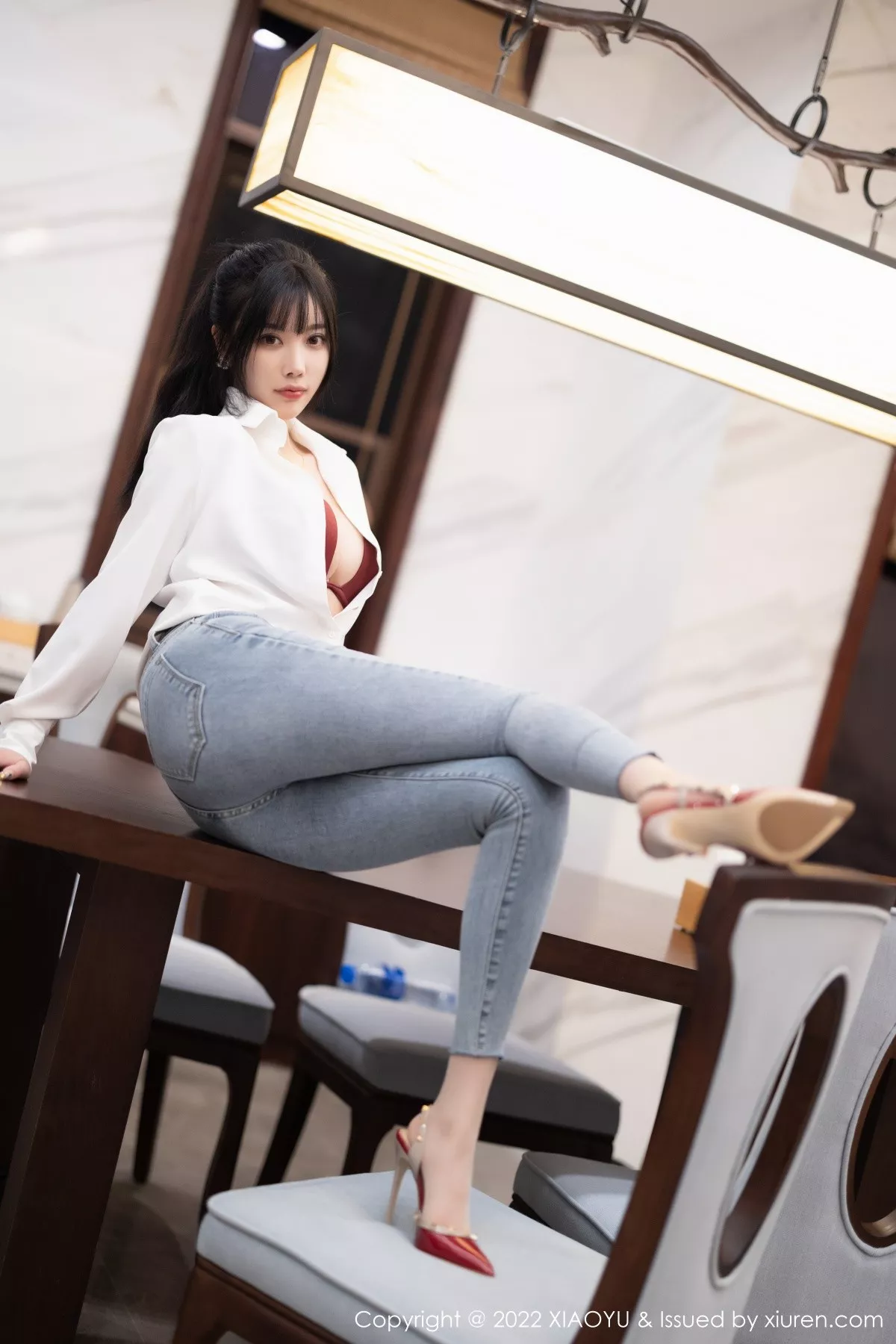 秀人集.com_[XiaoYu画语界]Vol.846_女神杨晨晨Yome性感白T配牛仔裤露红色内衣超薄肉丝诱惑写真85P