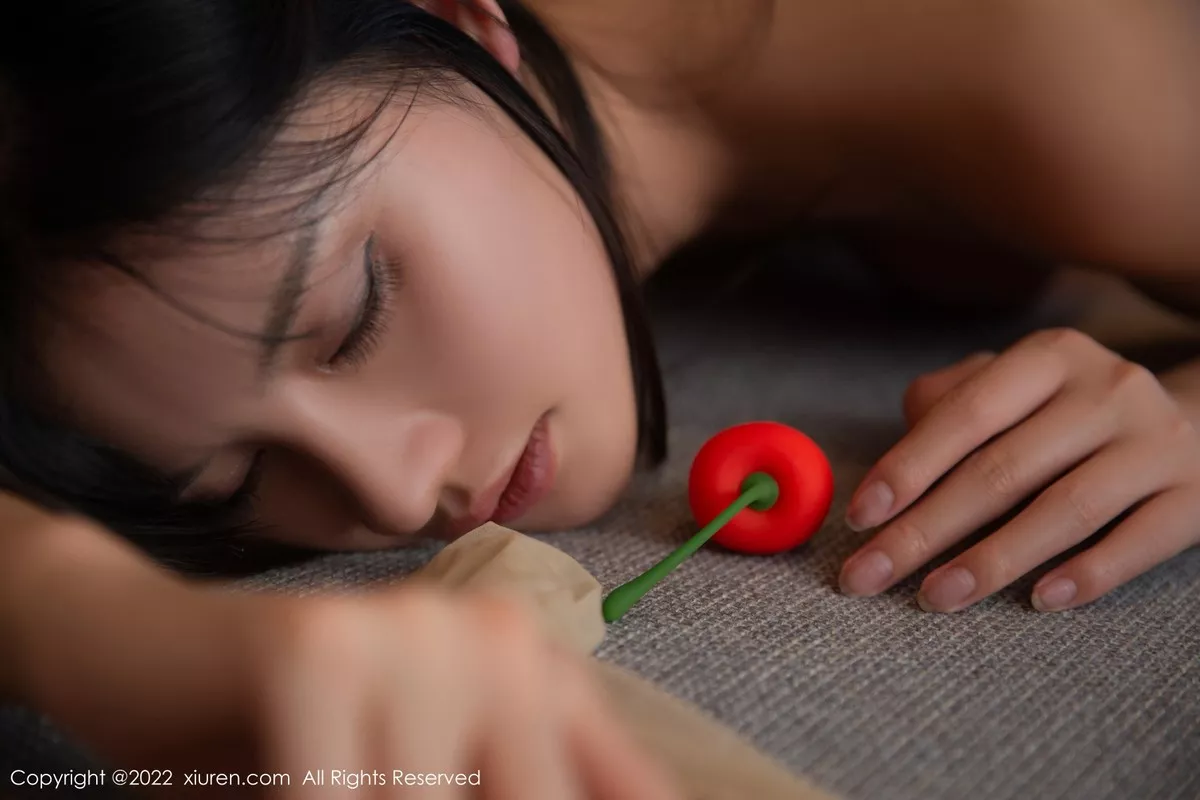 秀人集.com_[XiuRen秀人网]No.5466_模特就是阿朱啊半脱性感吊带服饰露超薄无内肉丝惹火诱惑写真83P