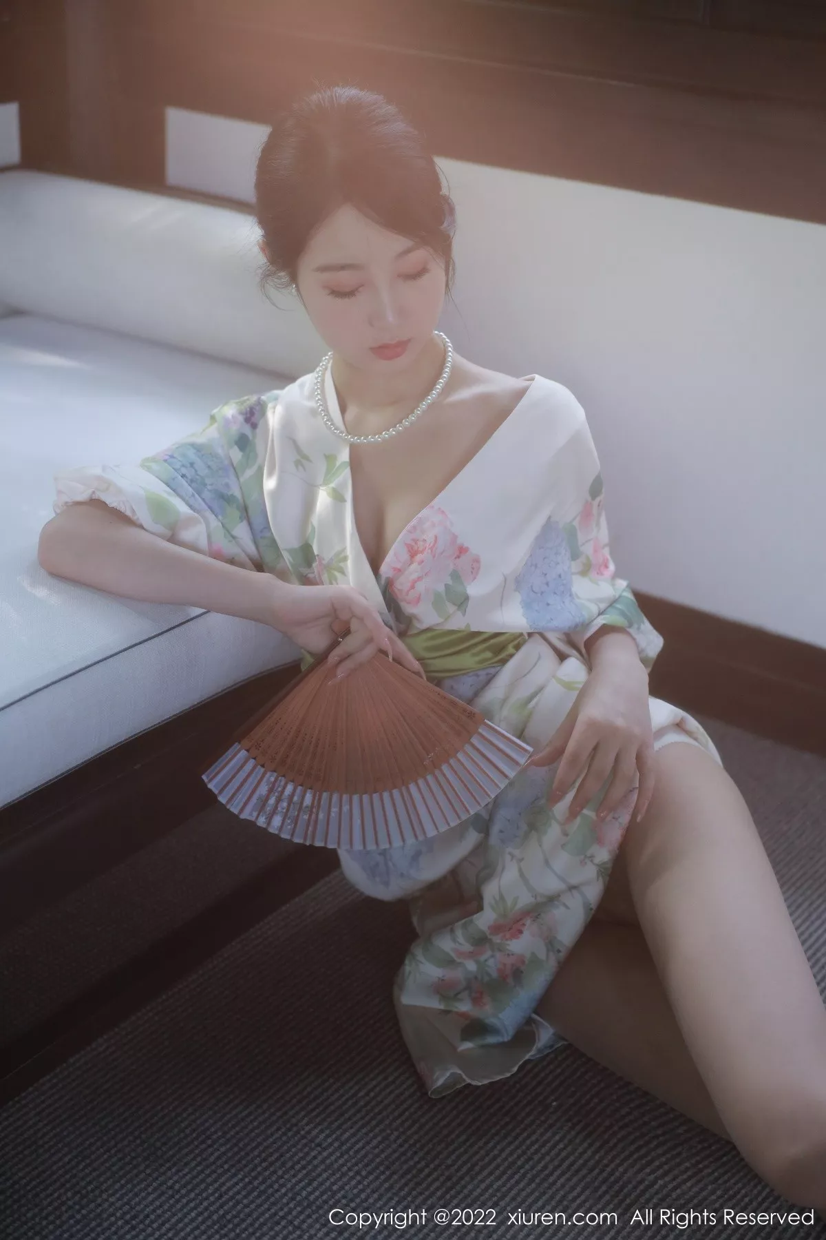 秀人集.com_[XiuRen秀人网]No.5514_模特谢晚晚性感白色带花纹长裙配原色丝袜秀完美身材诱惑写真111P