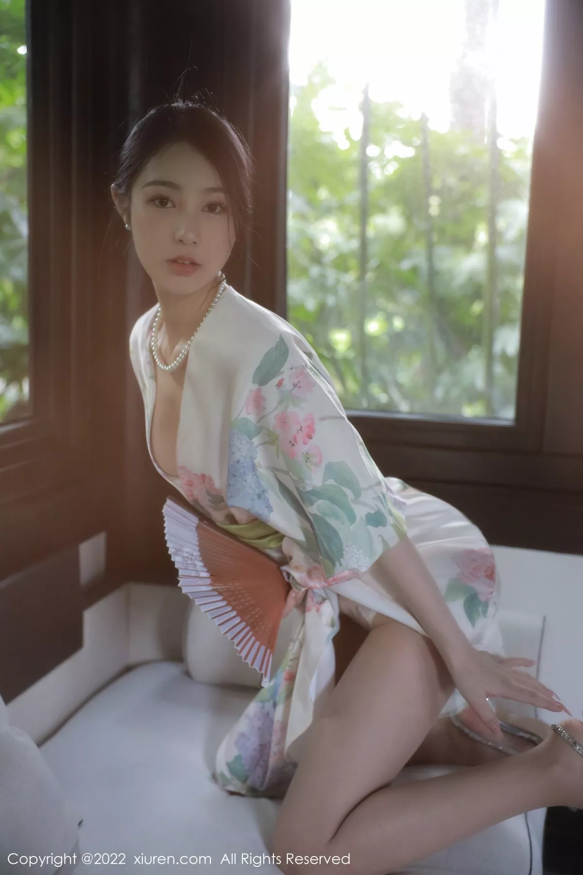 秀人集.com_[XiuRen秀人网]No.5514_模特谢晚晚性感白色带花纹长裙配原色丝袜秀完美身材诱惑写真111P