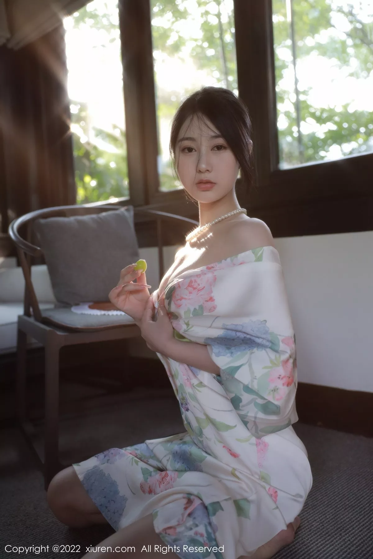 秀人集.com_[XiuRen秀人网]No.5514_模特谢晚晚性感白色带花纹长裙配原色丝袜秀完美身材诱惑写真111P