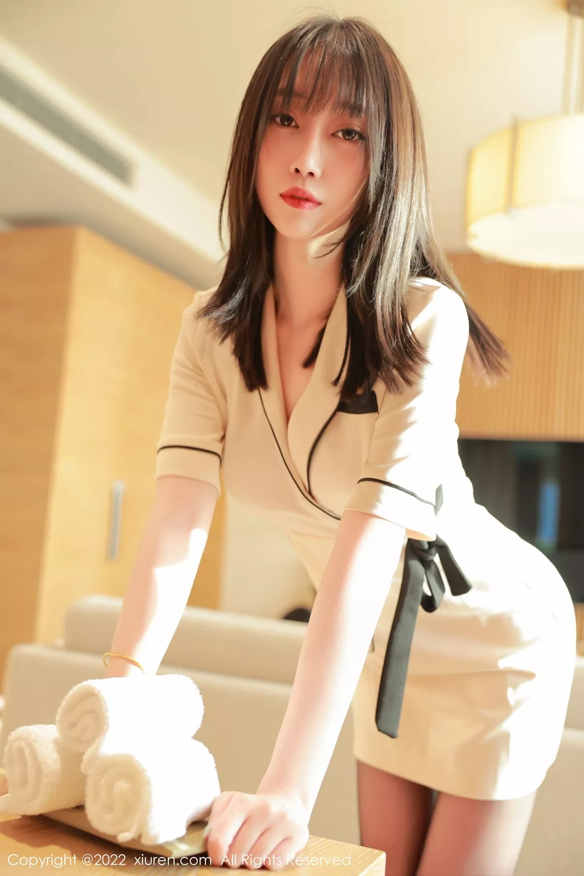 秀人集.com_[XiuRen秀人网]No.5534_模特玥儿玥er香格里拉旅拍角色扮演黄色制服配开档黑丝诱惑写真60P