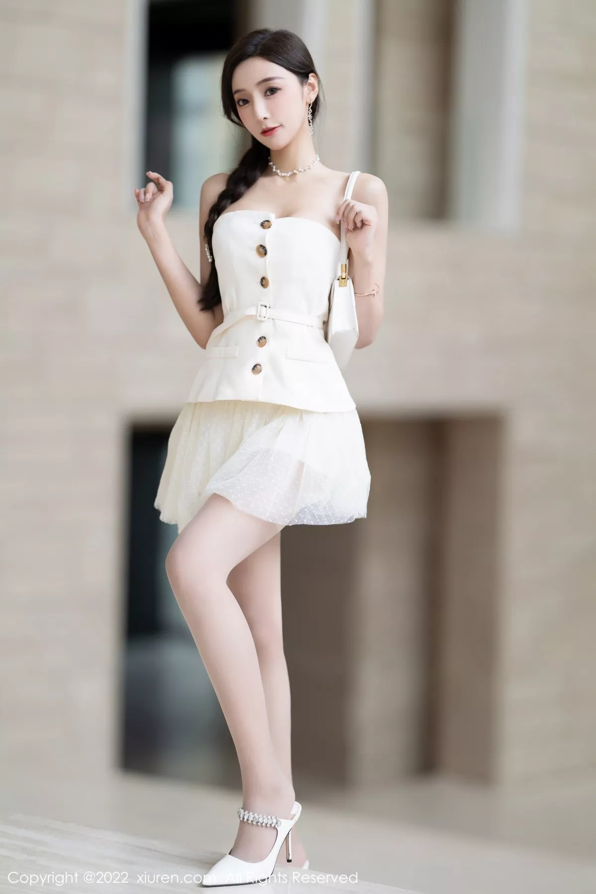 秀人集.com_[XiuRen秀人网]No.5539_女神王馨瑶yanni白色露肩服饰+珍珠色睡裙配蕾丝吊袜诱惑写真78P