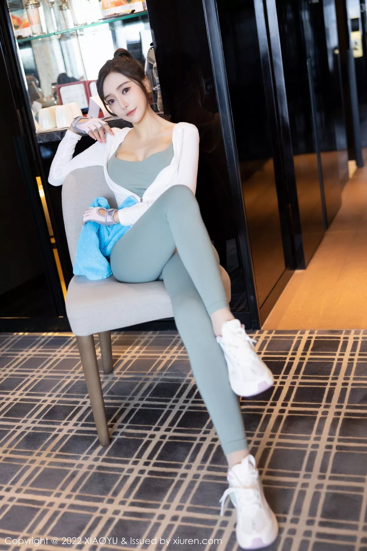 秀人集.com_[XiaoYu画语界]Vol.857_女神王馨瑶yanni健身所场绿灰色运动服半脱秀完美身材诱惑写真85P