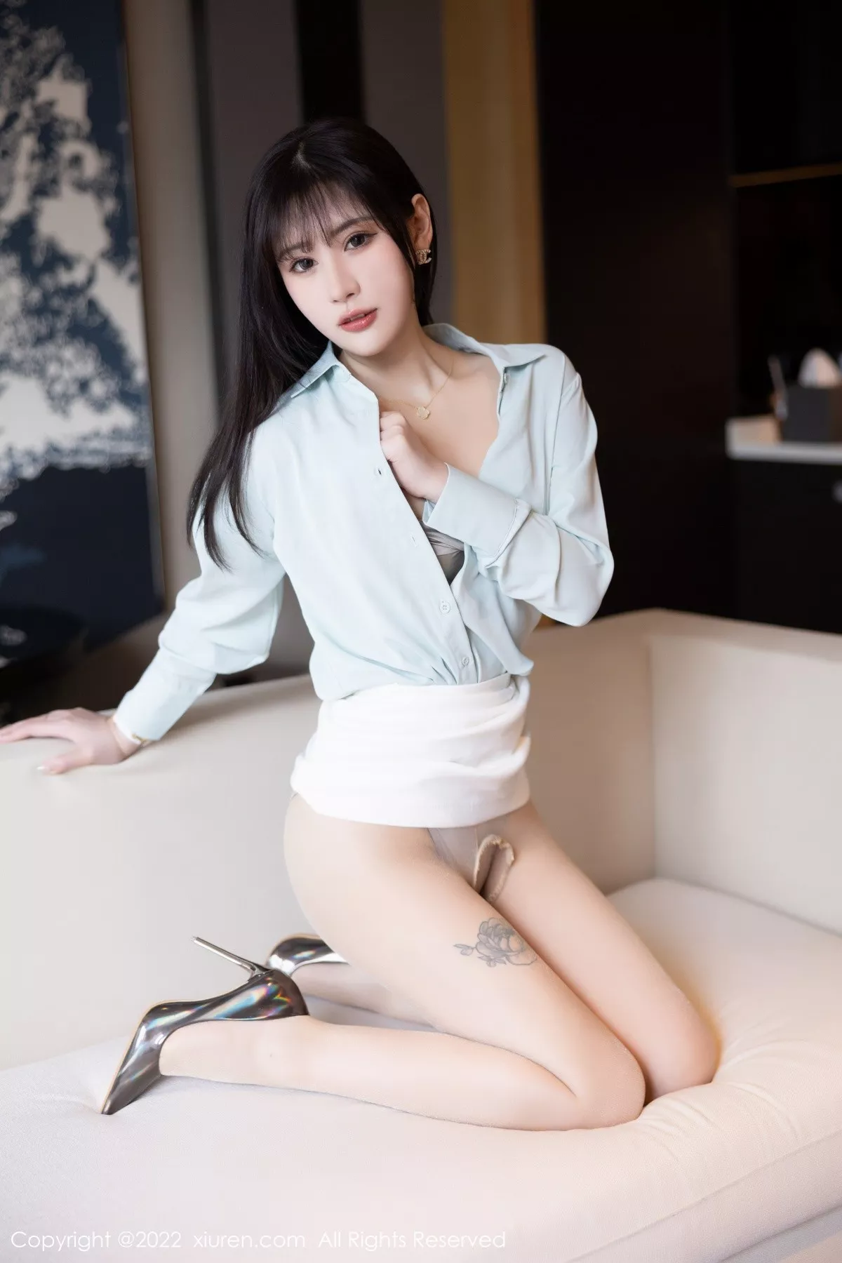 秀人集.com_[XiuRen秀人网]No.5555_模特张欣欣淡蓝色上衣配白短裙露性感内衣配原色丝袜诱惑写真80P